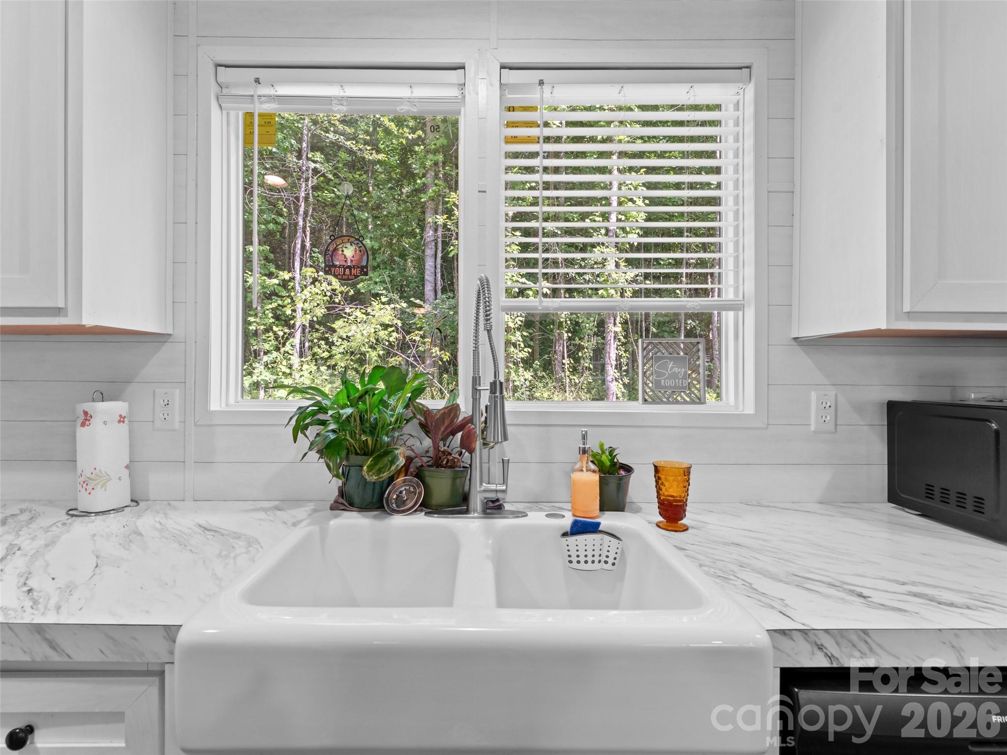 64 Tupper Lane — Hendersonville