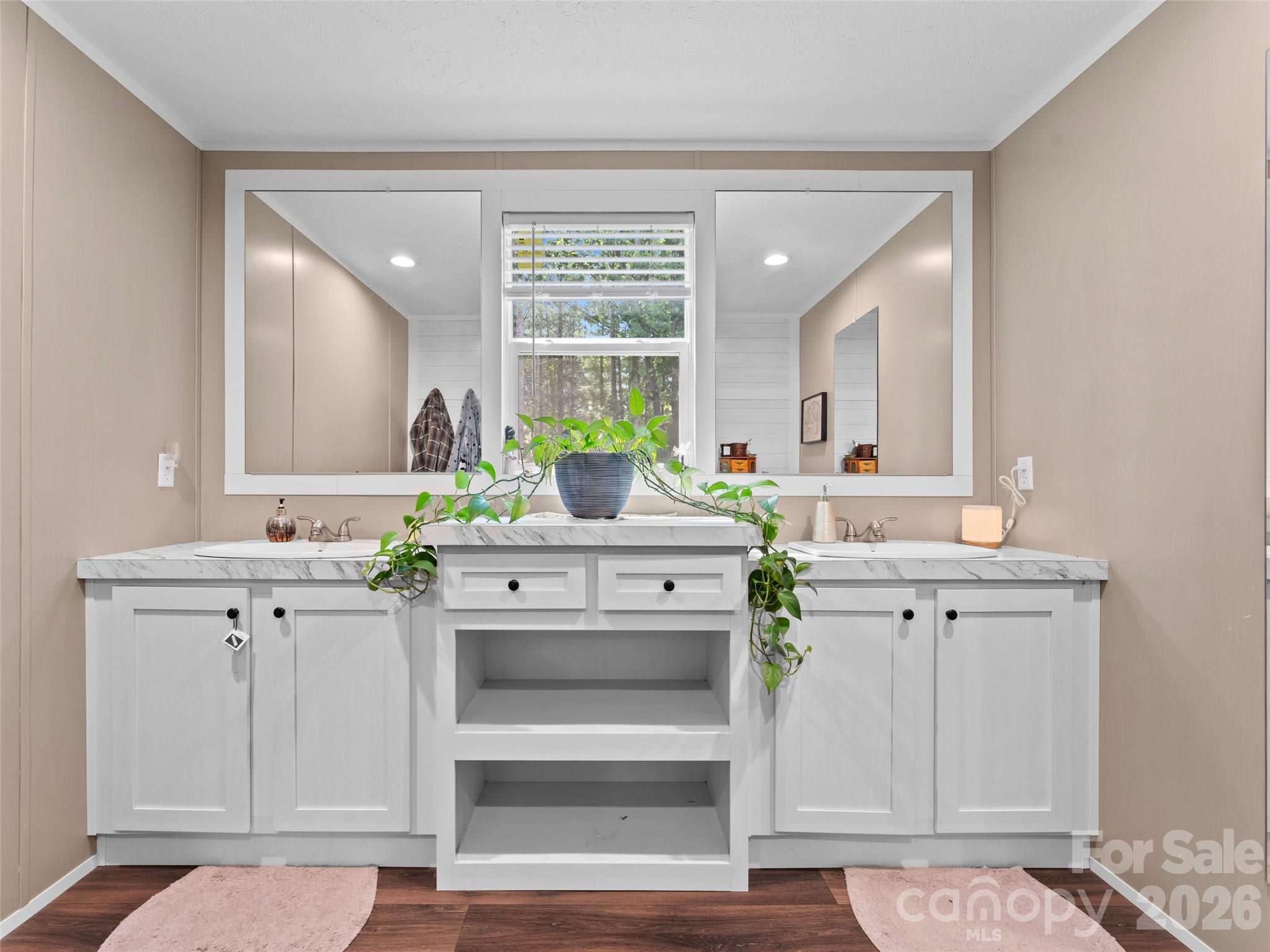 64 Tupper Lane — Hendersonville