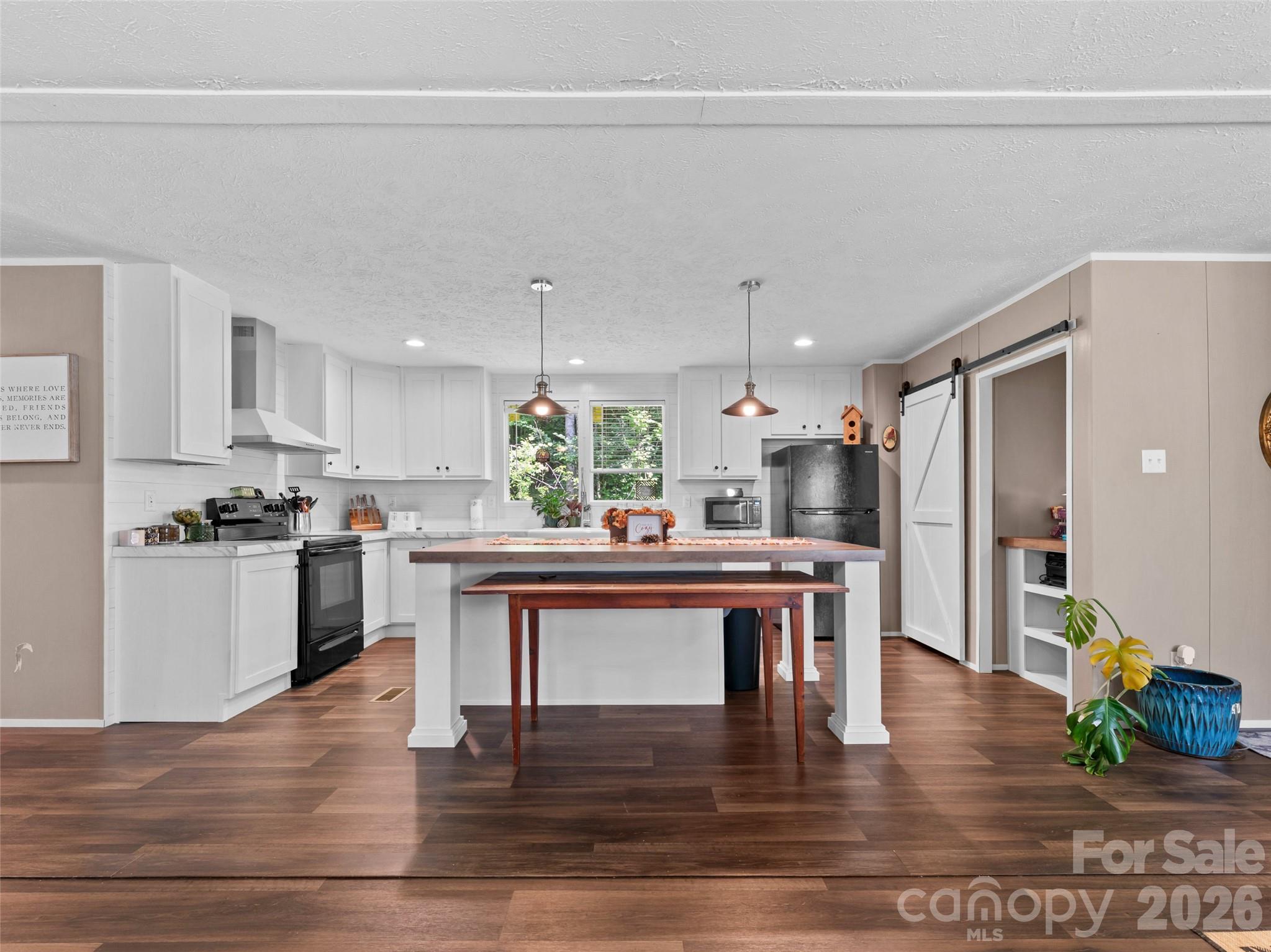 64 Tupper Lane — Hendersonville