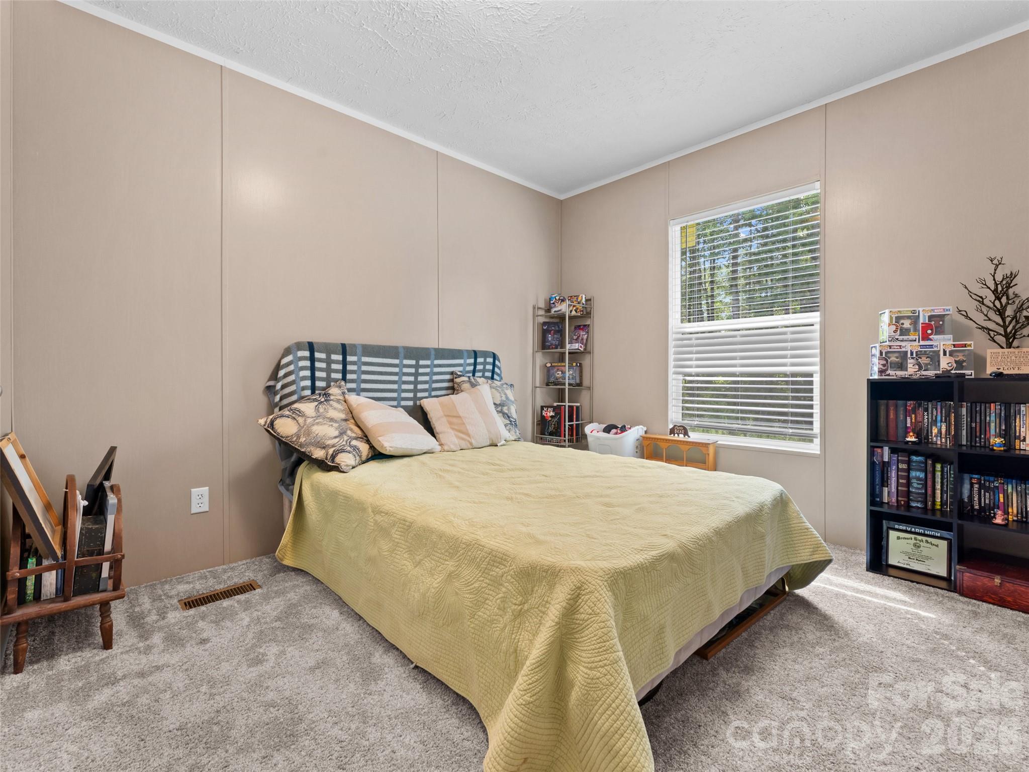 64 Tupper Lane — Hendersonville