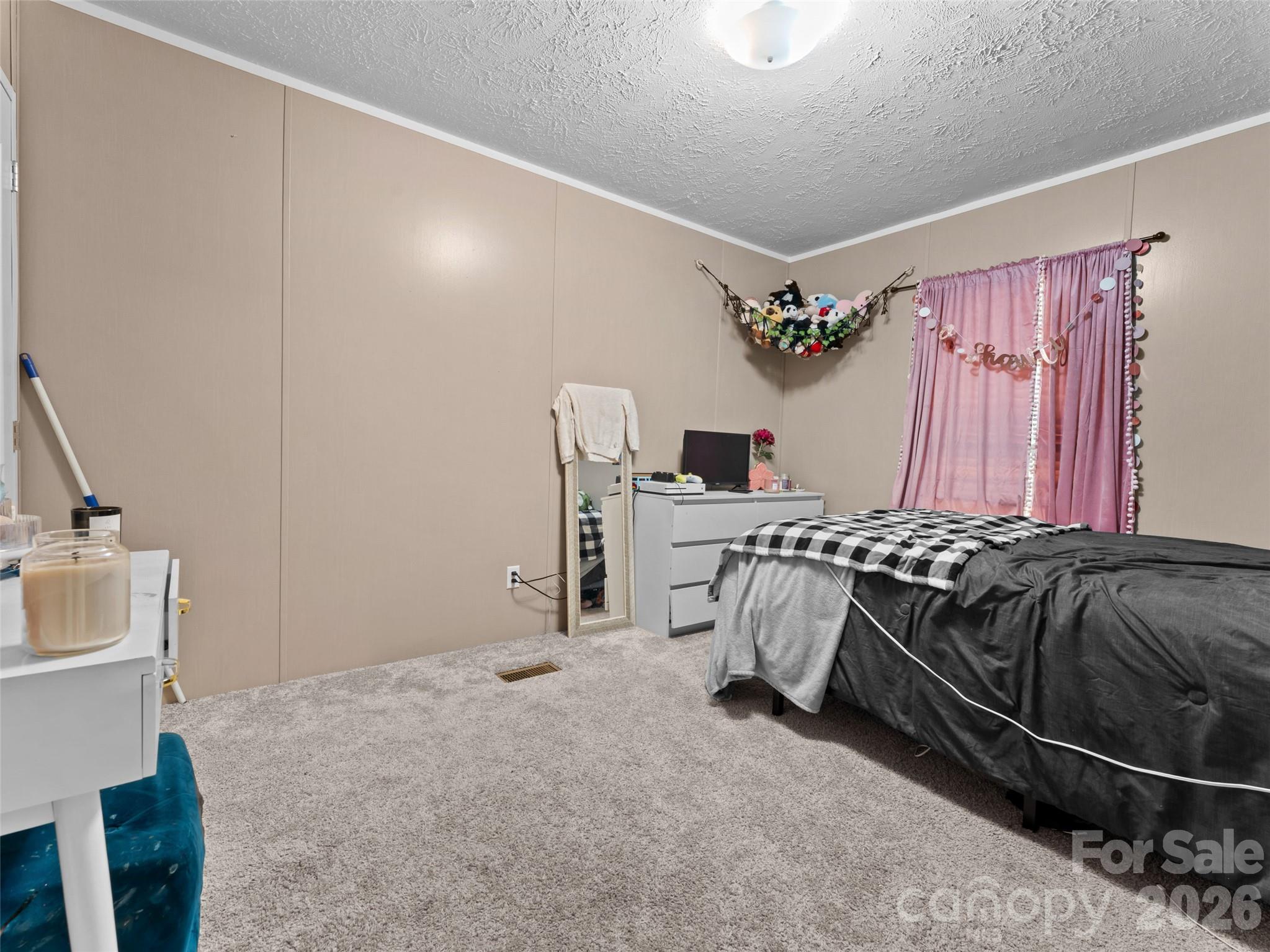 64 Tupper Lane — Hendersonville