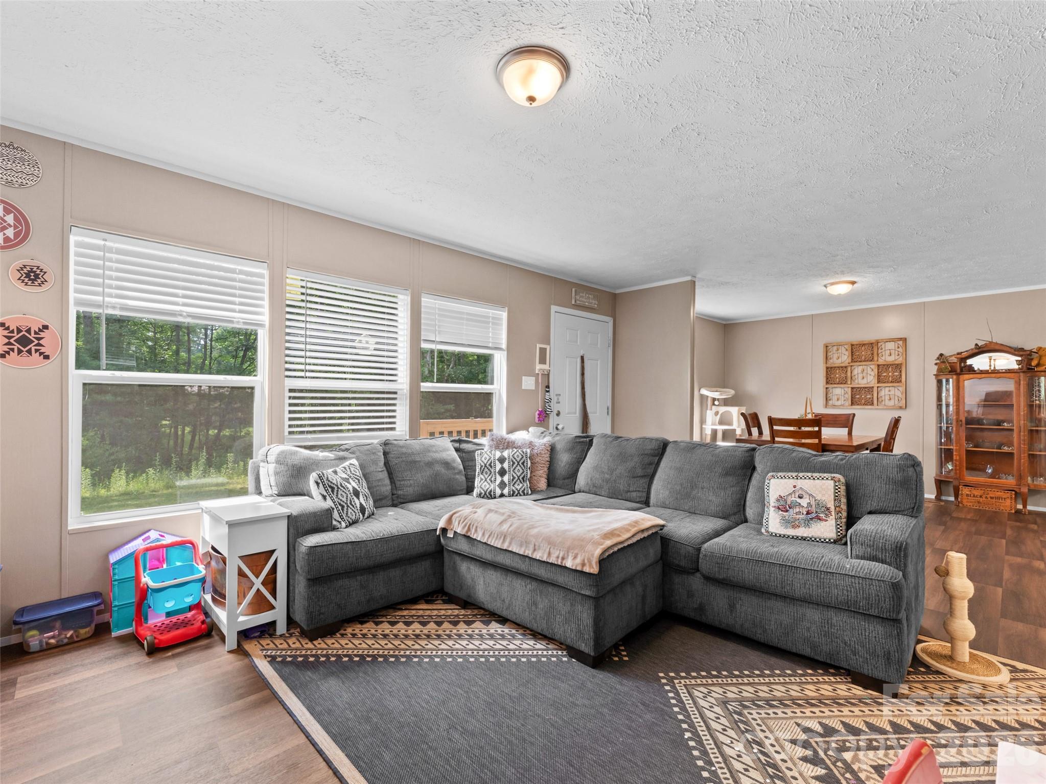 64 Tupper Lane — Hendersonville