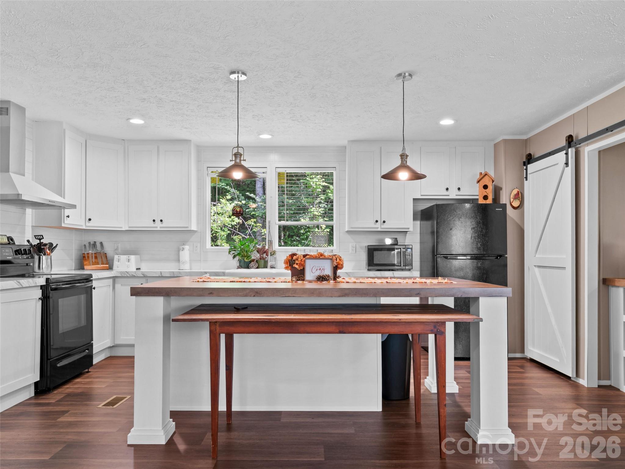 64 Tupper Lane — Hendersonville