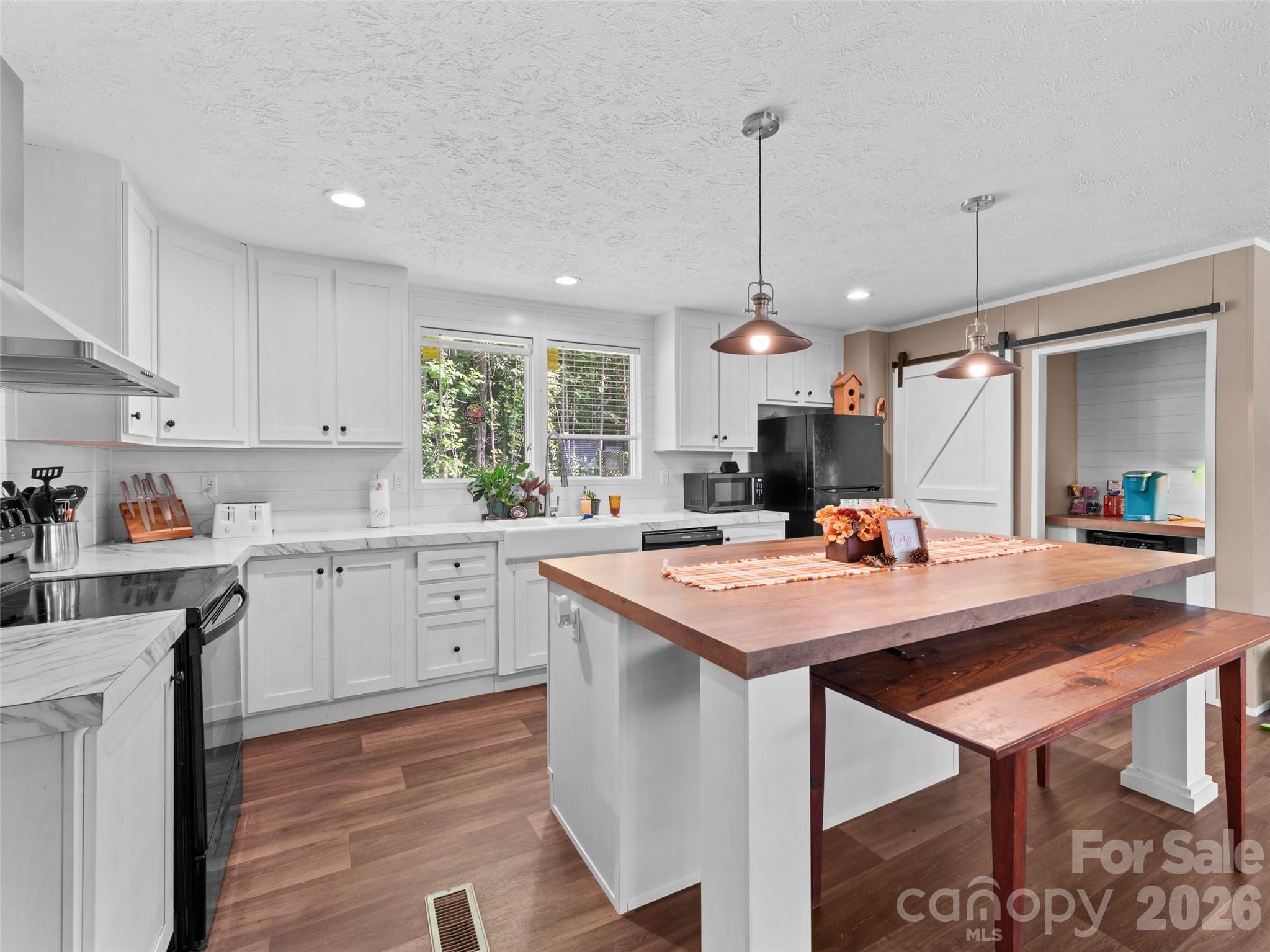 64 Tupper Lane — Hendersonville