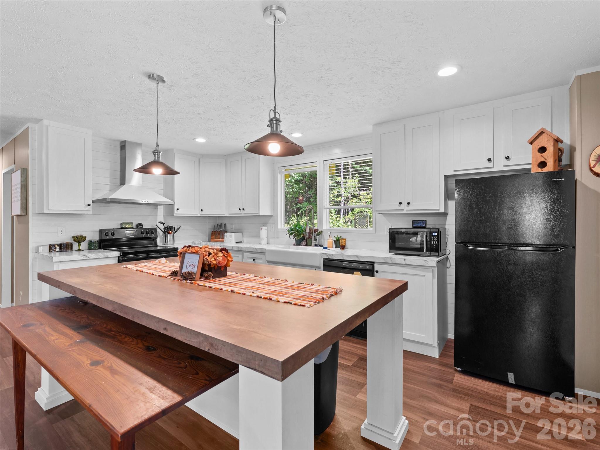 64 Tupper Lane — Hendersonville