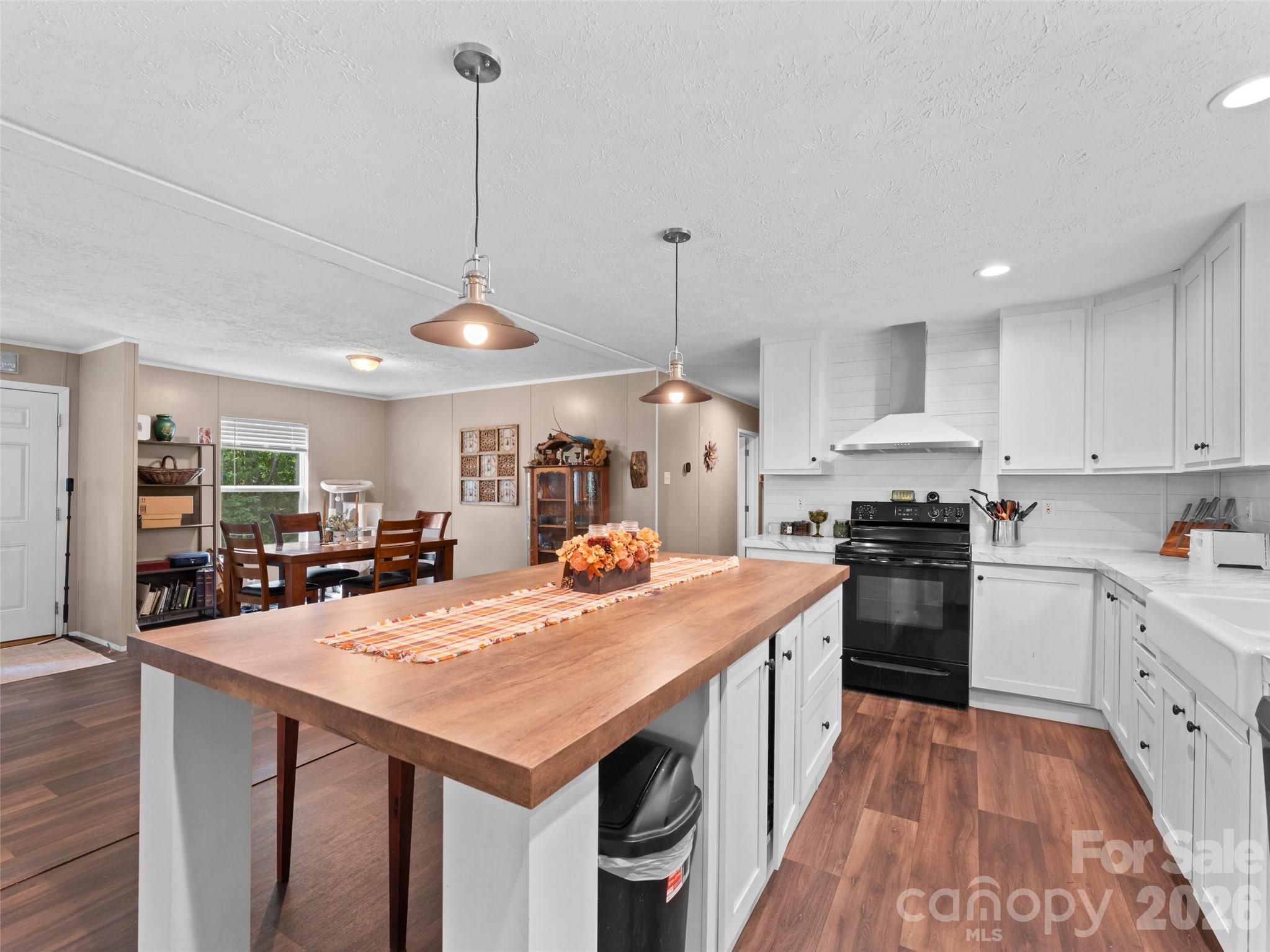 64 Tupper Lane — Hendersonville
