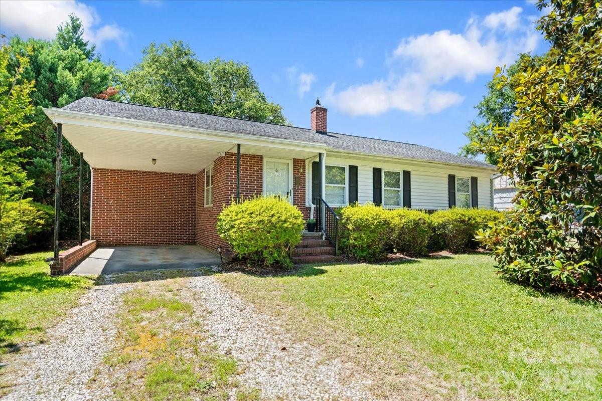 63 Lynn Avenue — Cheraw