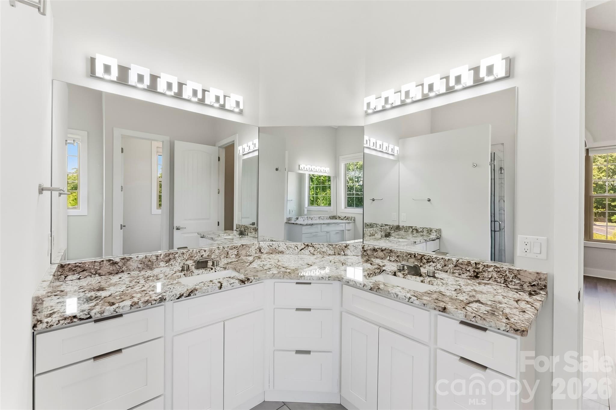 3000 Applewood Point Lane — Belmont