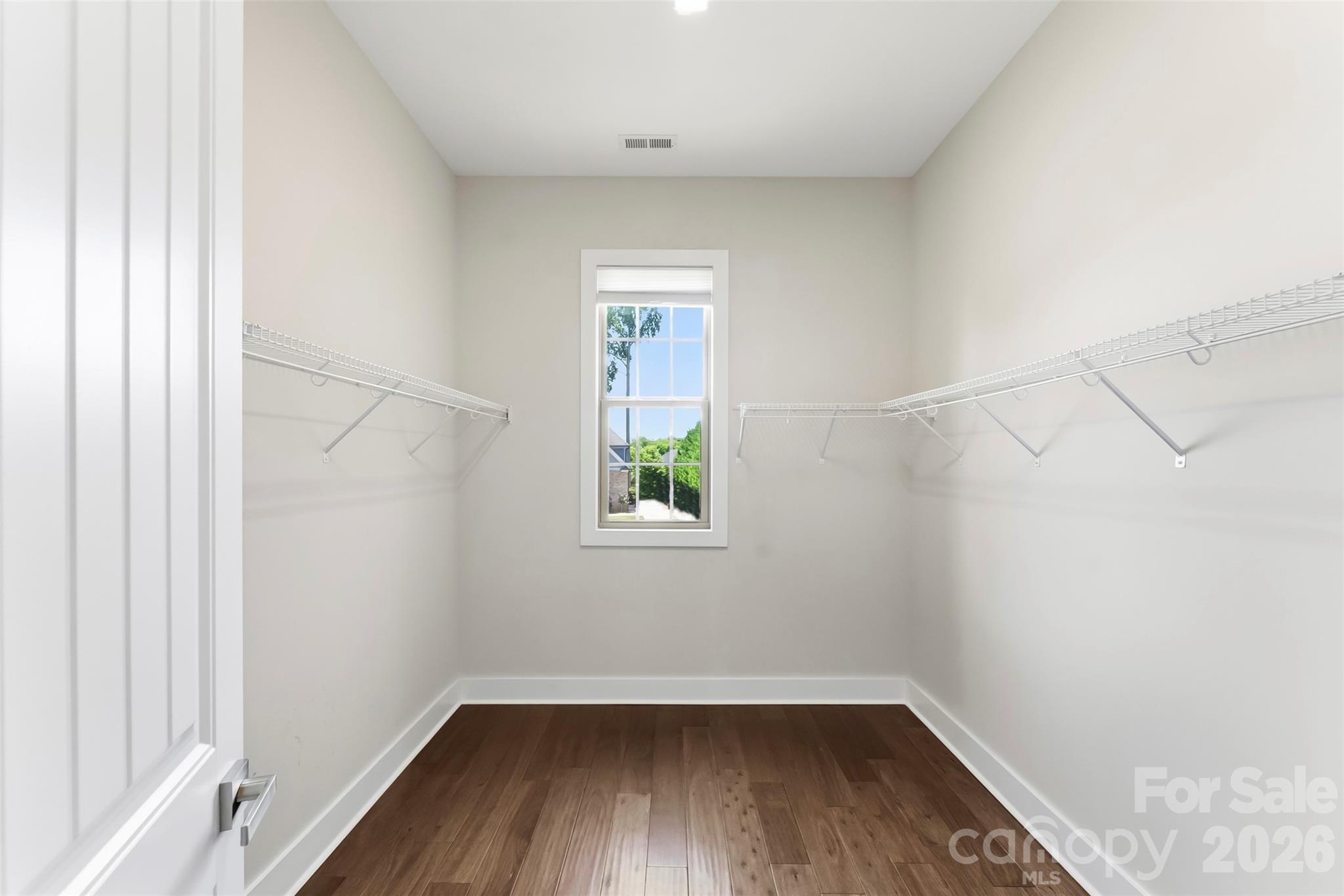 3000 Applewood Point Lane — Belmont