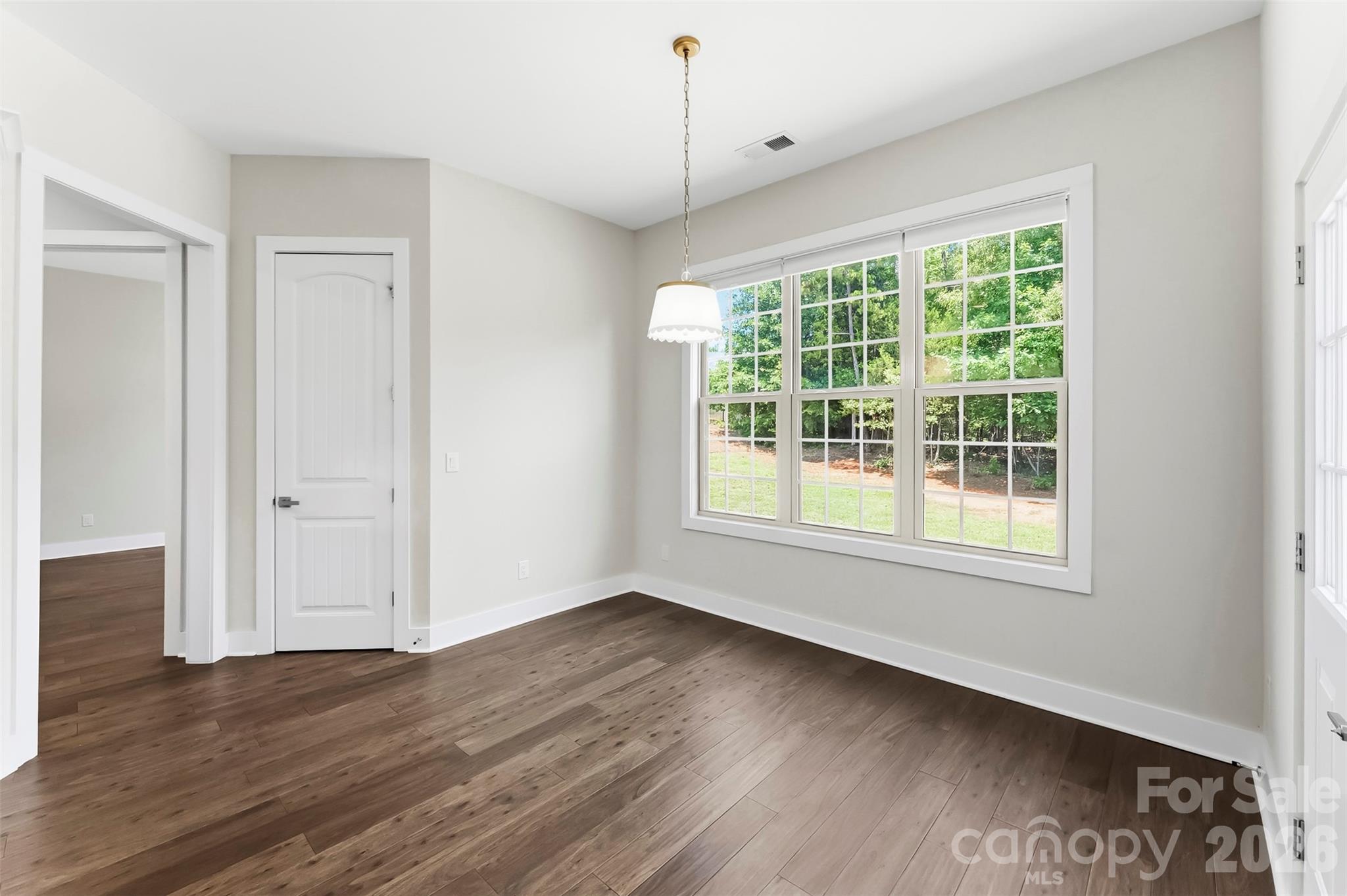 3000 Applewood Point Lane — Belmont