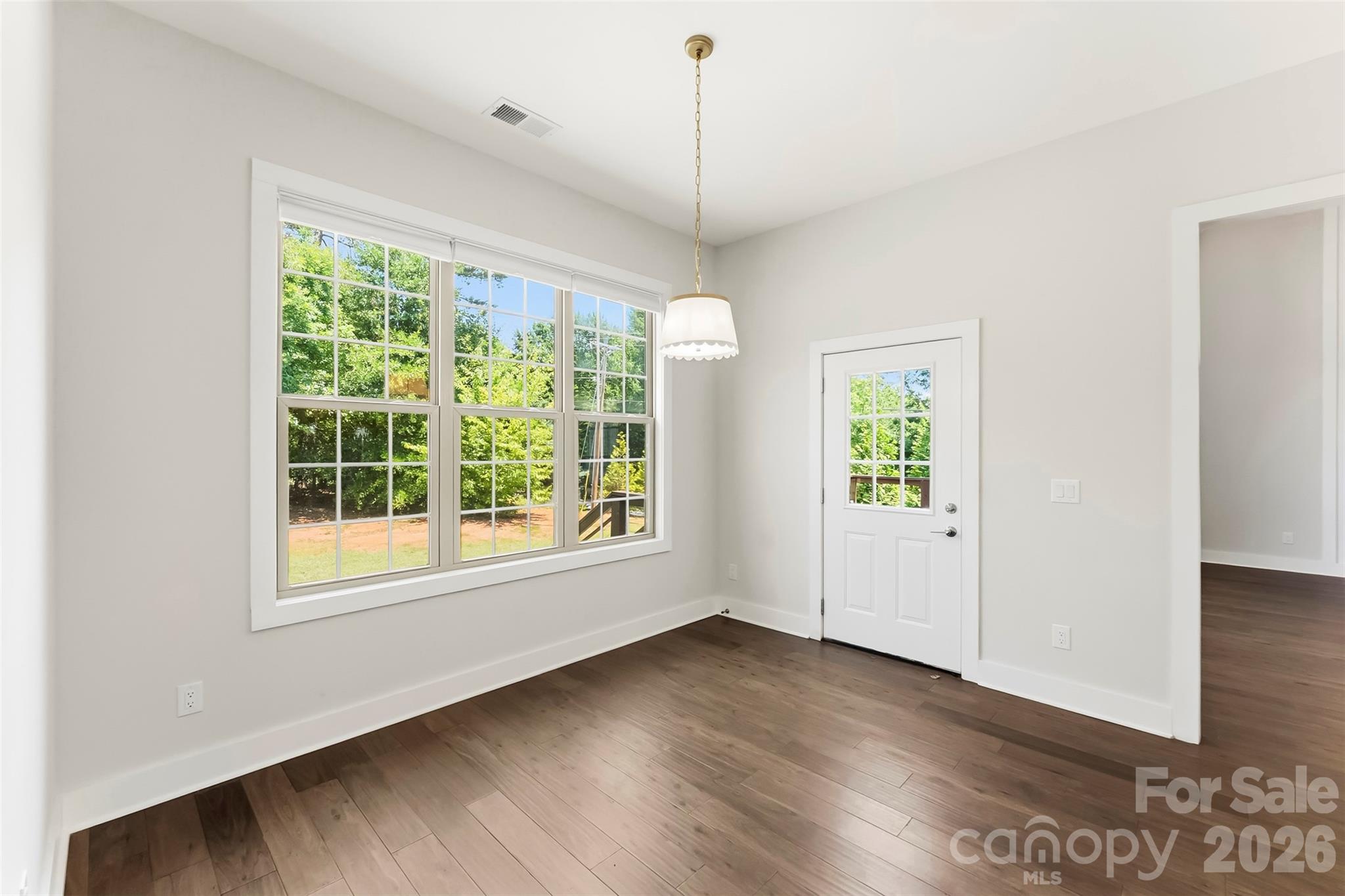 3000 Applewood Point Lane — Belmont