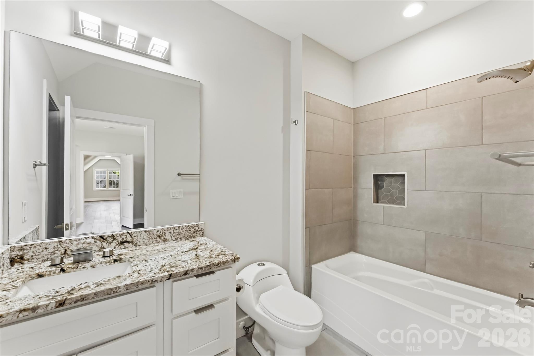 3000 Applewood Point Lane — Belmont