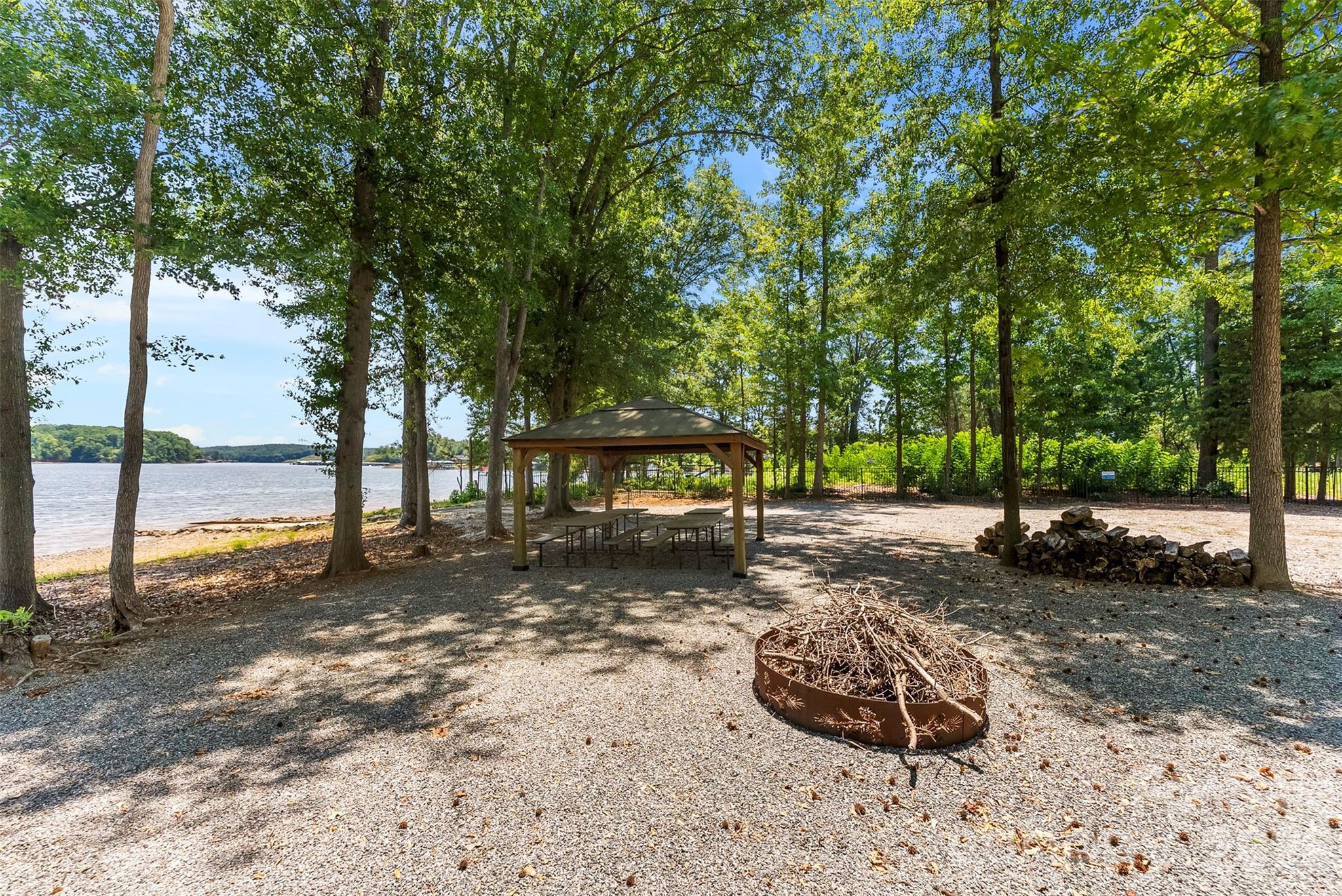3000 Applewood Point Lane — Belmont