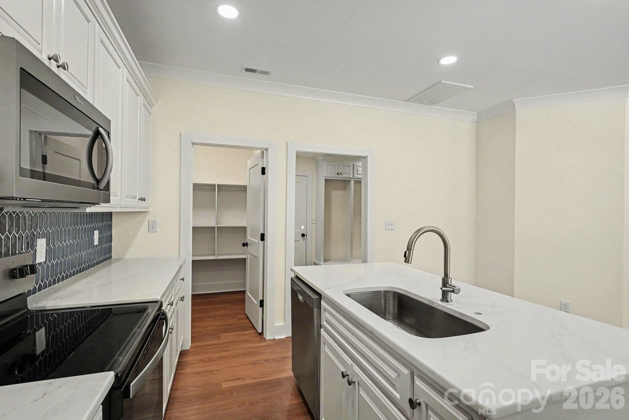 101 Delancy Street — Locust