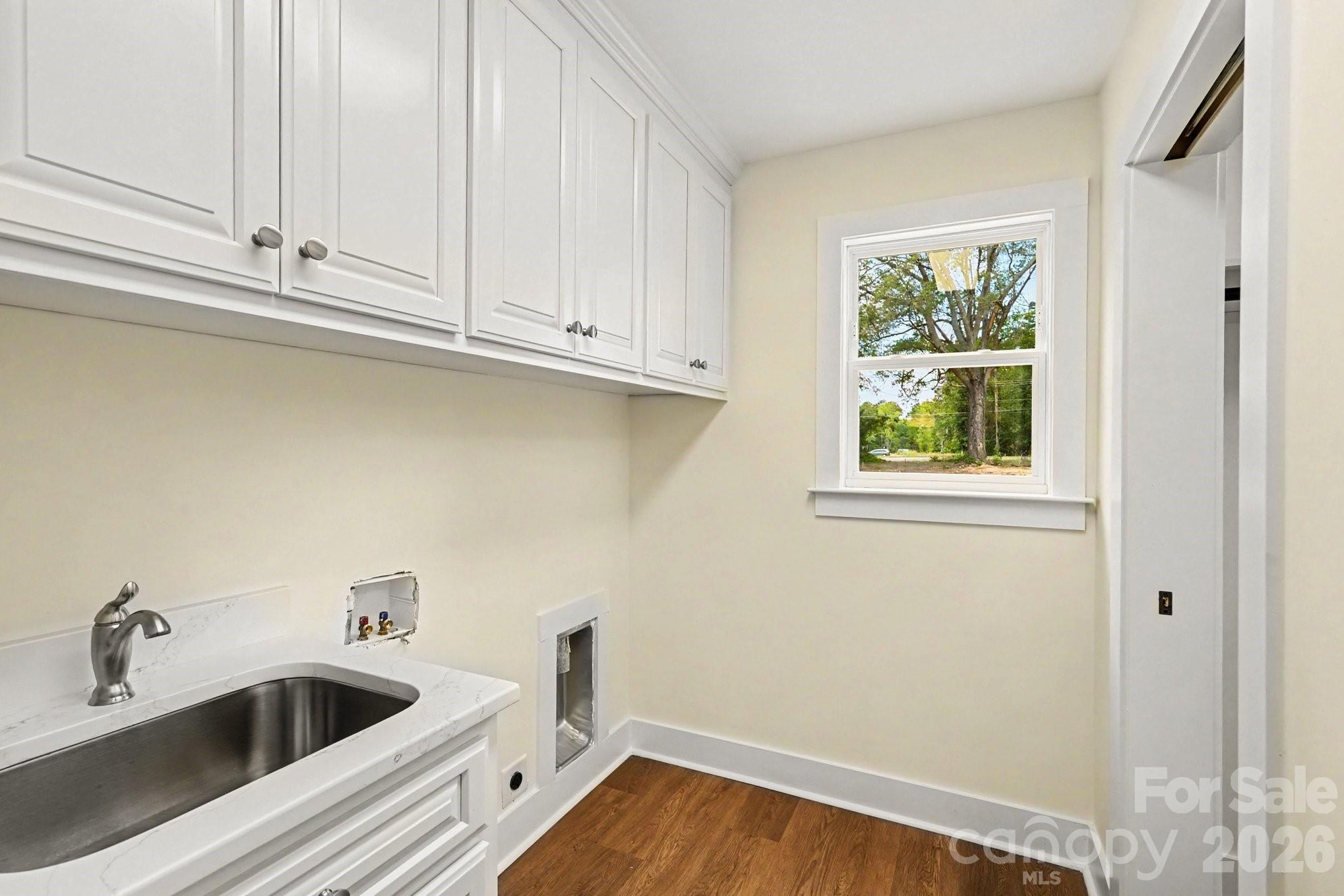 101 Delancy Street — Locust