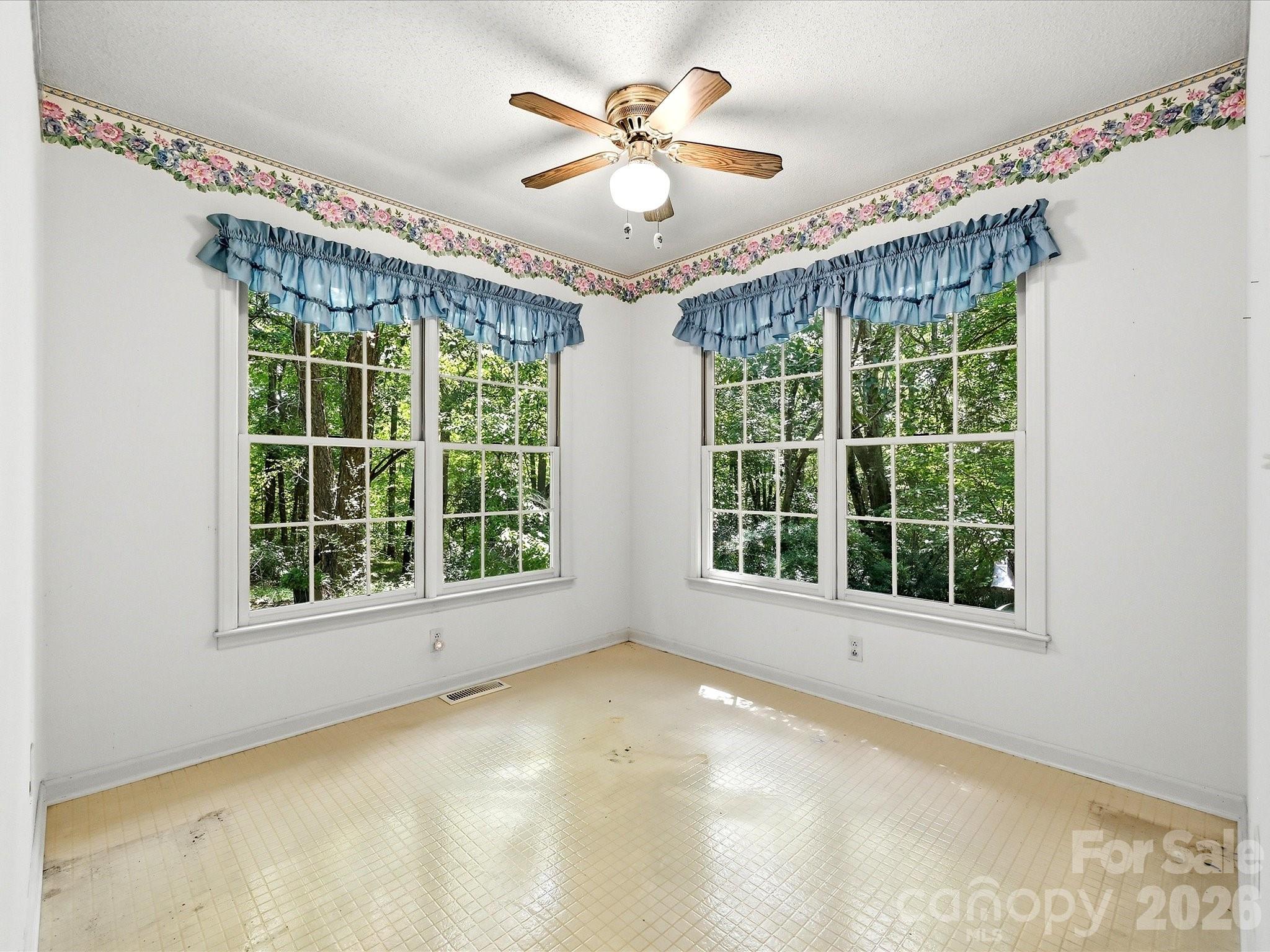 5950 King Wilkinson Road — Denver