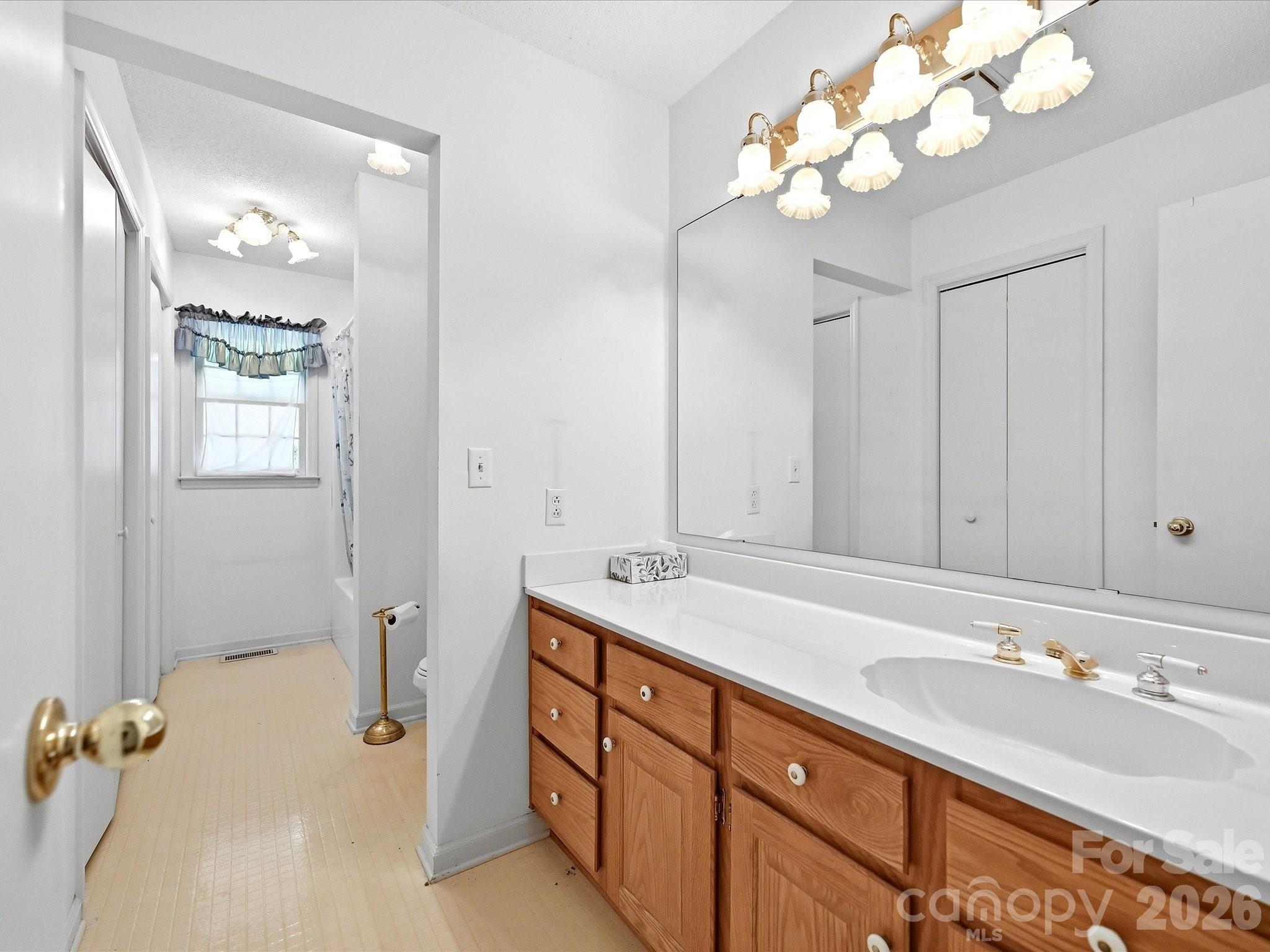 5950 King Wilkinson Road — Denver