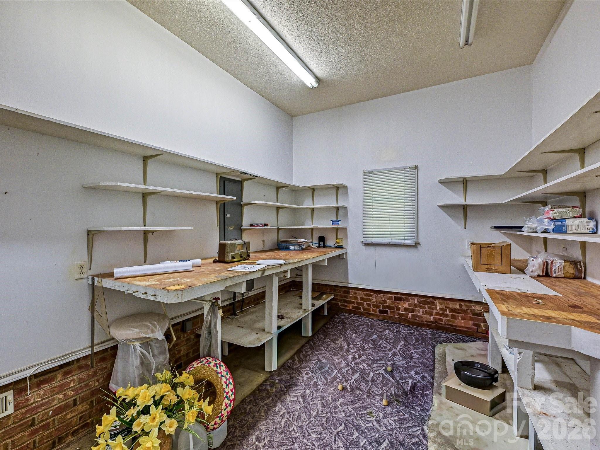 5950 King Wilkinson Road — Denver