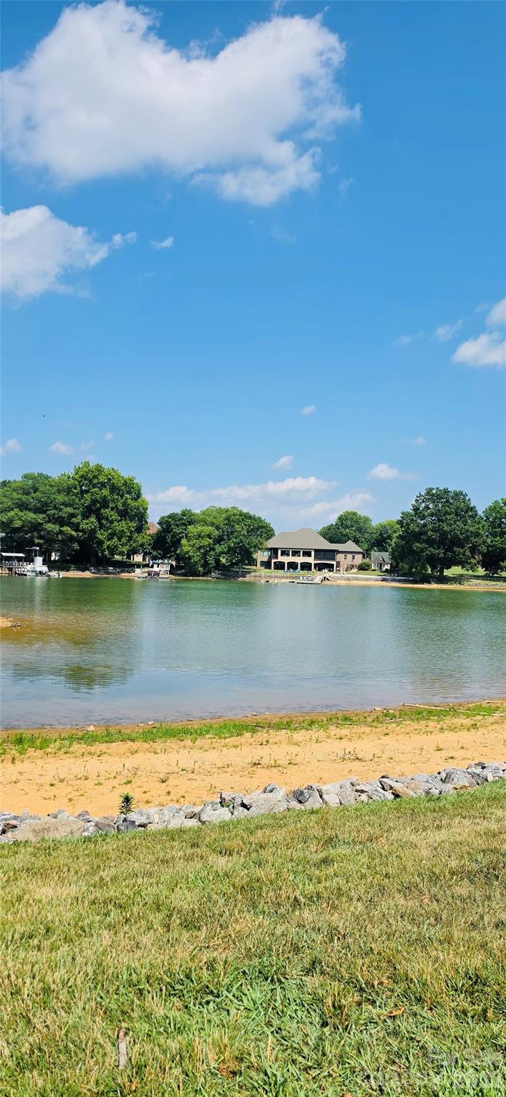 206 Pamlico Lane — Mooresville
