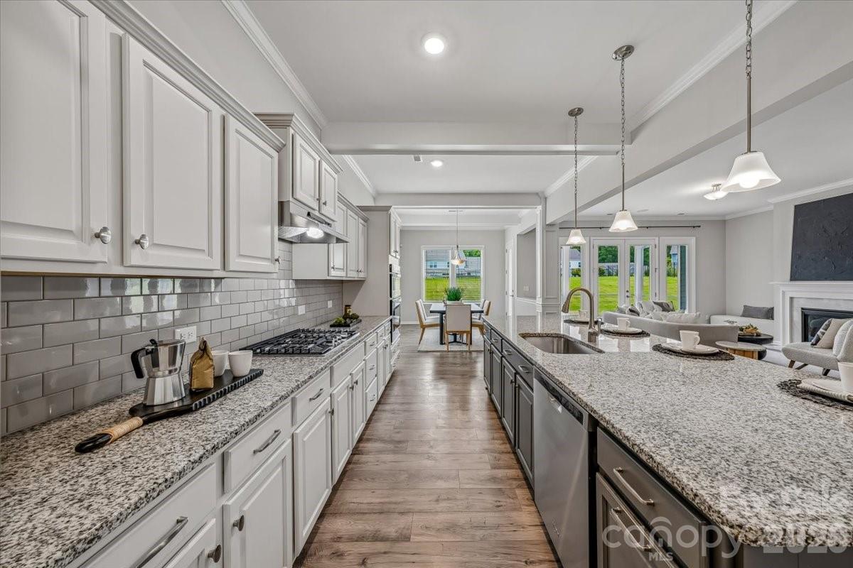 1427 Brooksland Place — Waxhaw