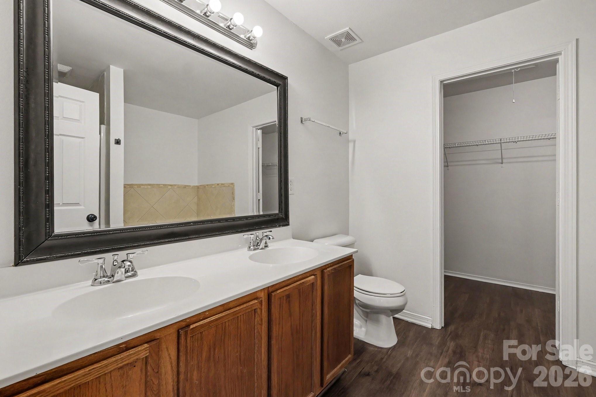 4636 Meadowfield Road — Charlotte