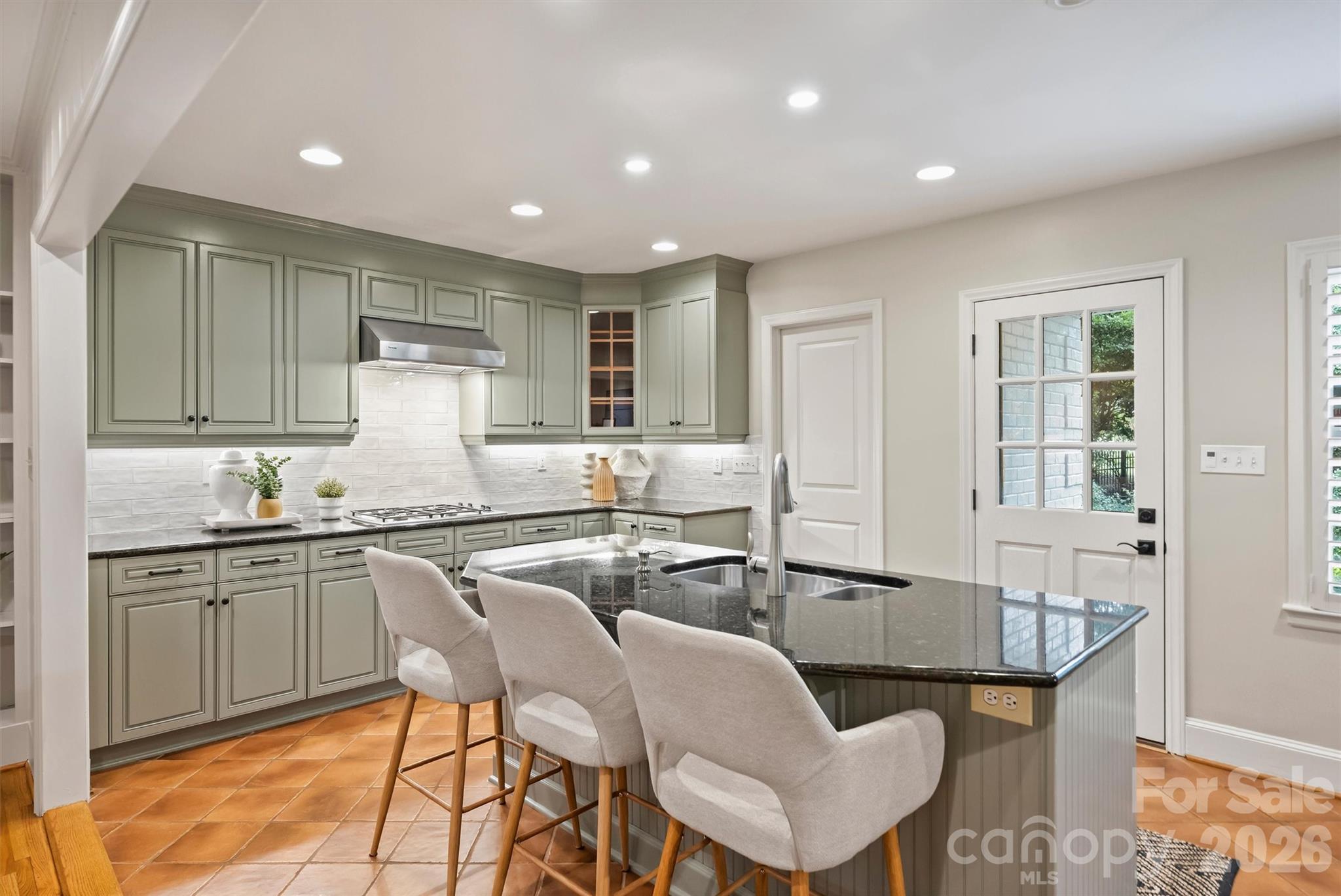 5519 Robinhood Road — Charlotte