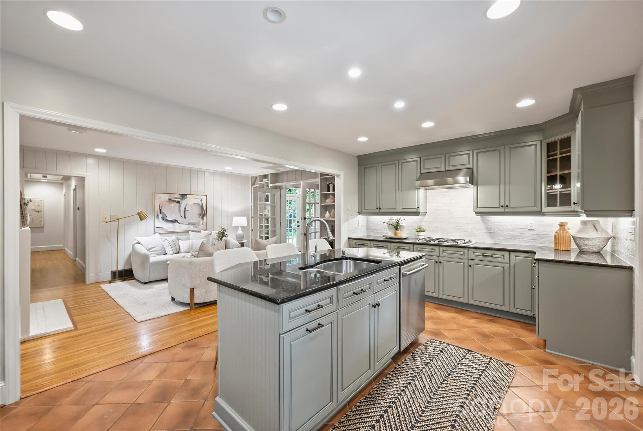 5519 Robinhood Road — Charlotte