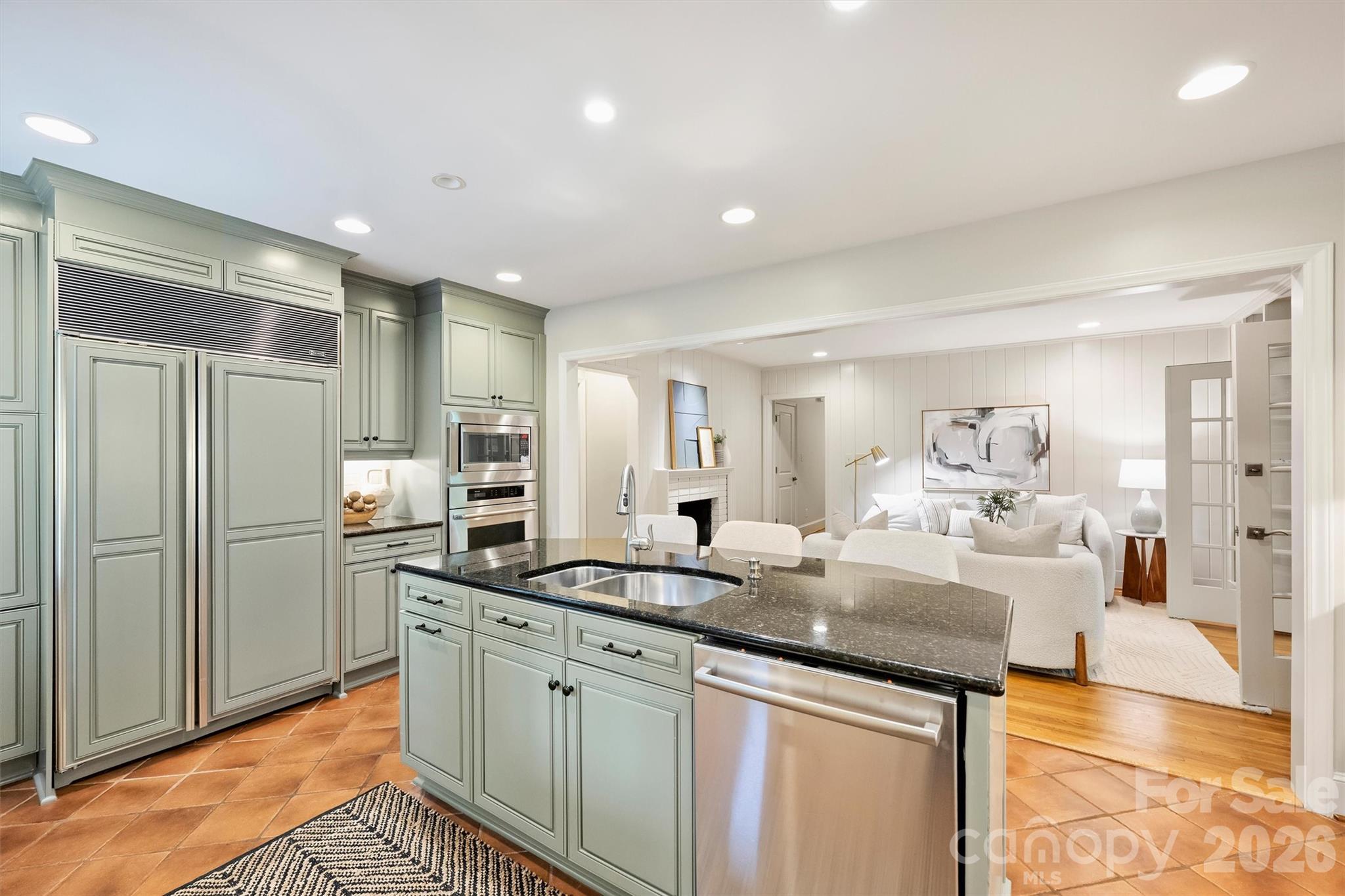 5519 Robinhood Road — Charlotte