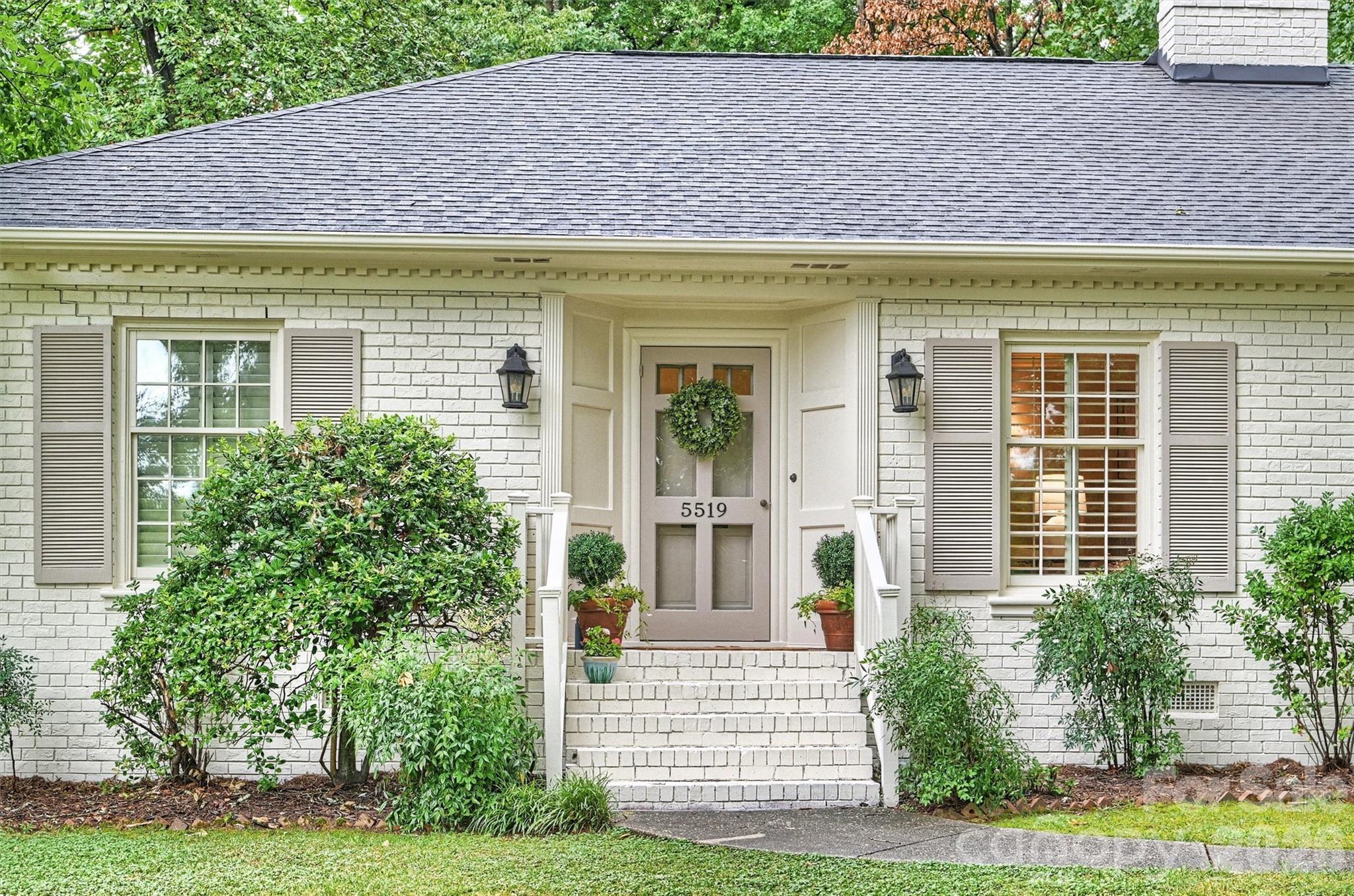 5519 Robinhood Road — Charlotte