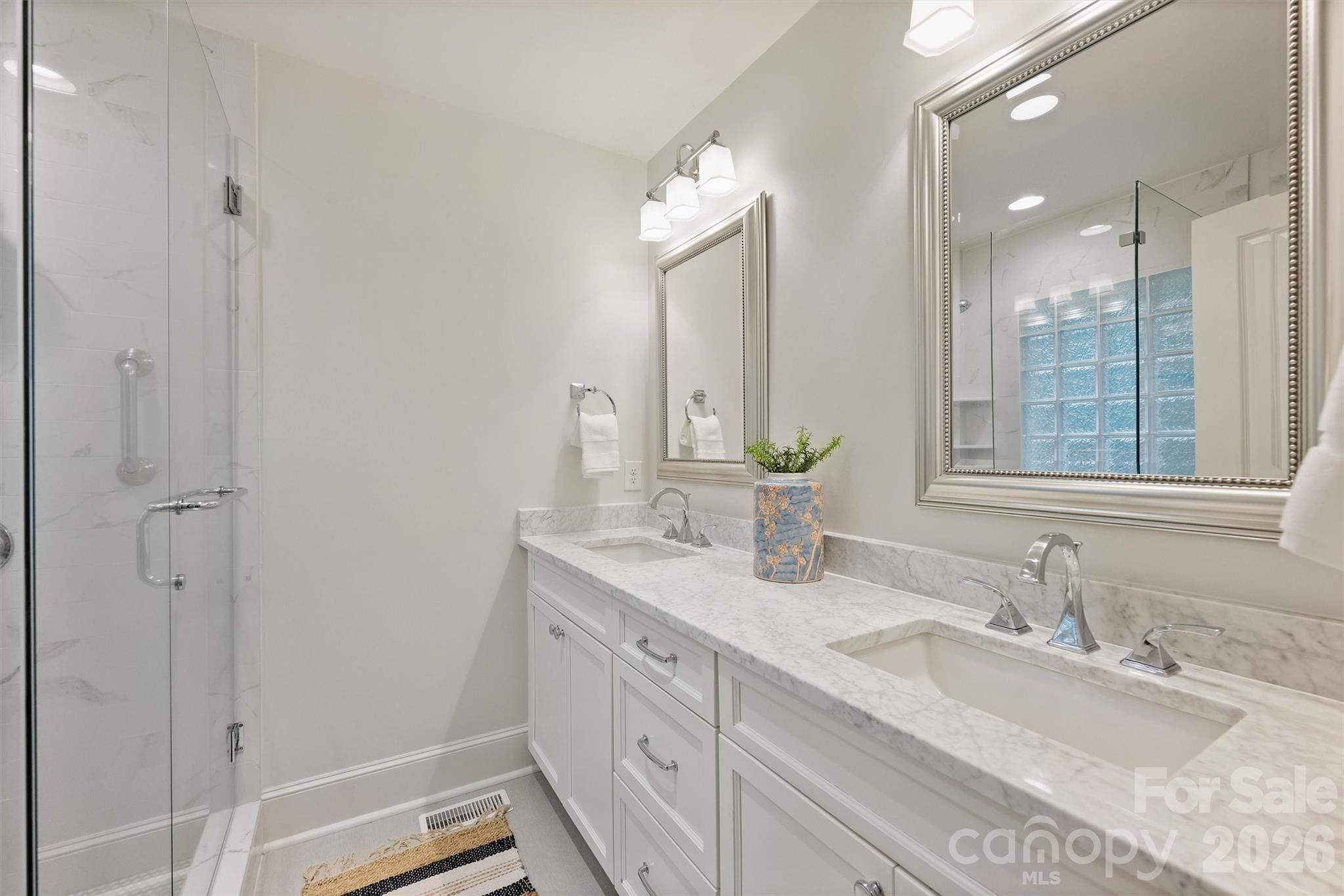 5519 Robinhood Road — Charlotte