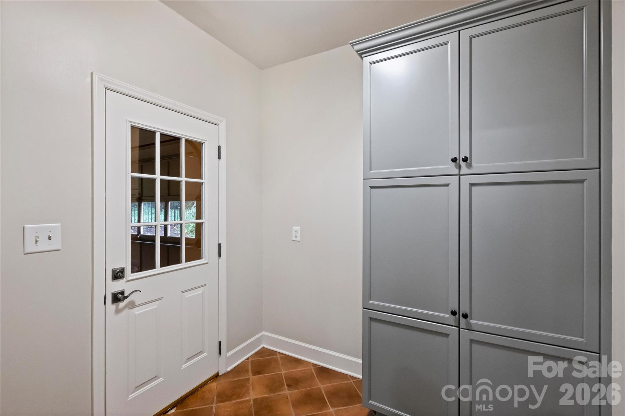 5519 Robinhood Road — Charlotte