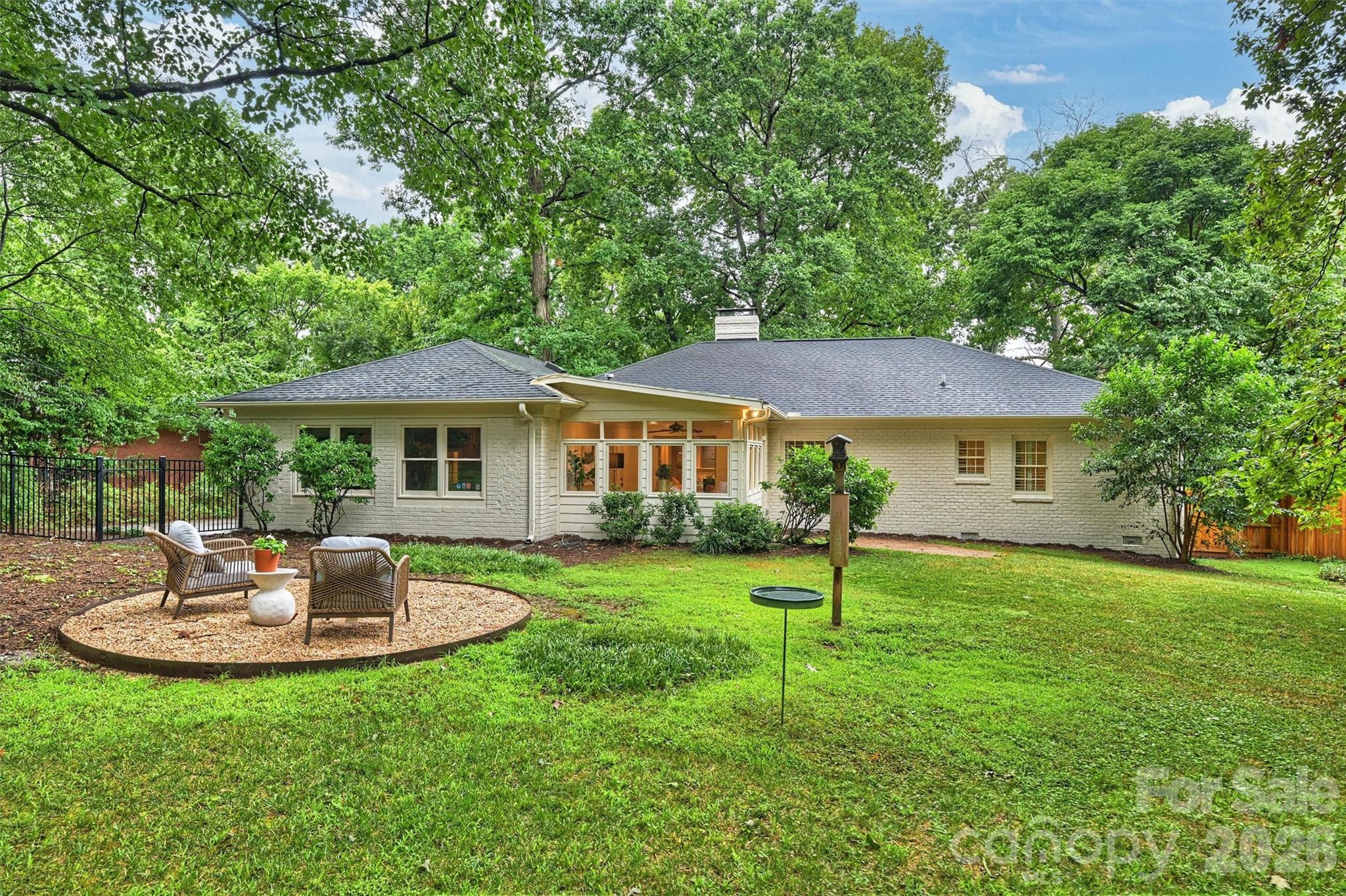 5519 Robinhood Road — Charlotte