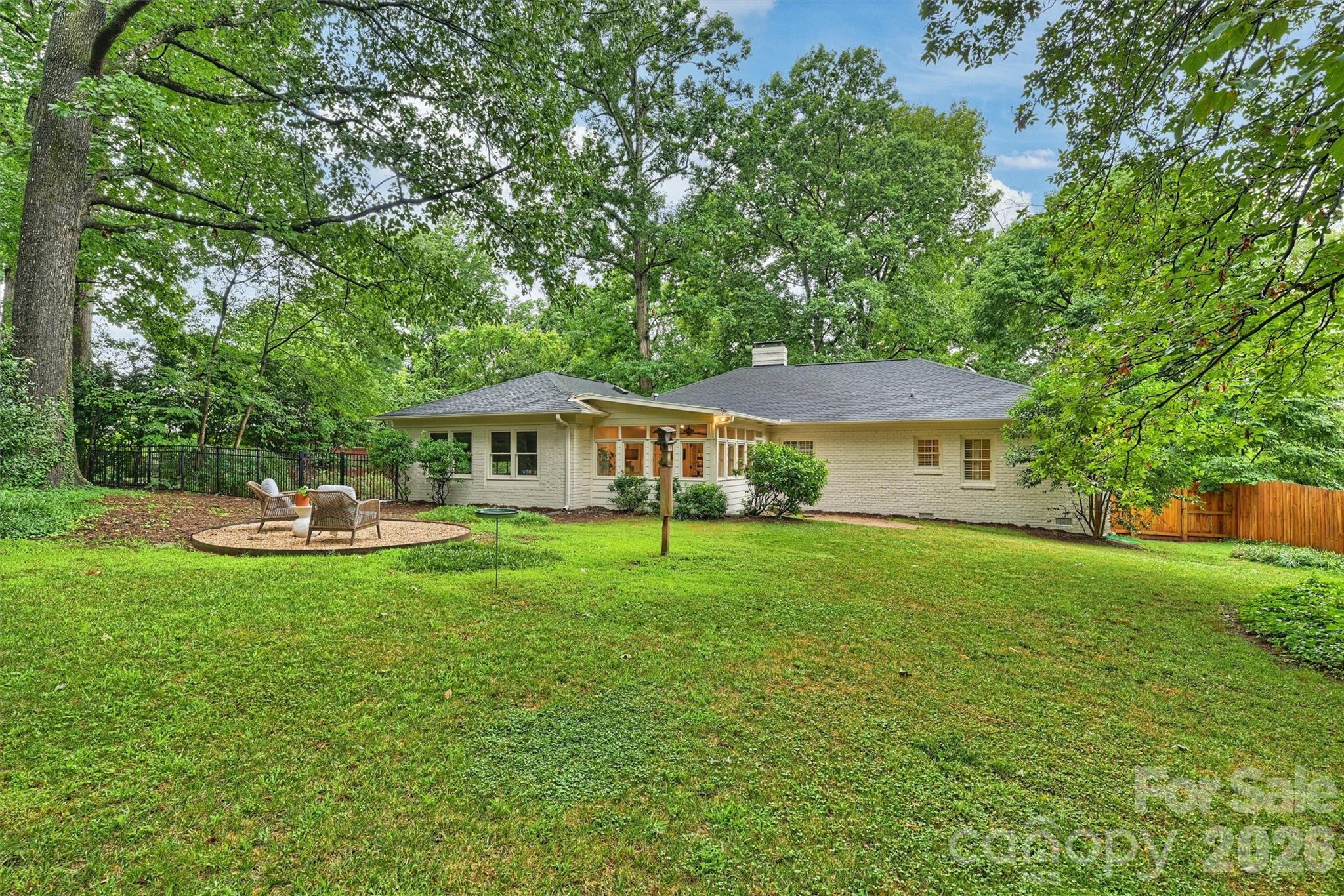 5519 Robinhood Road — Charlotte