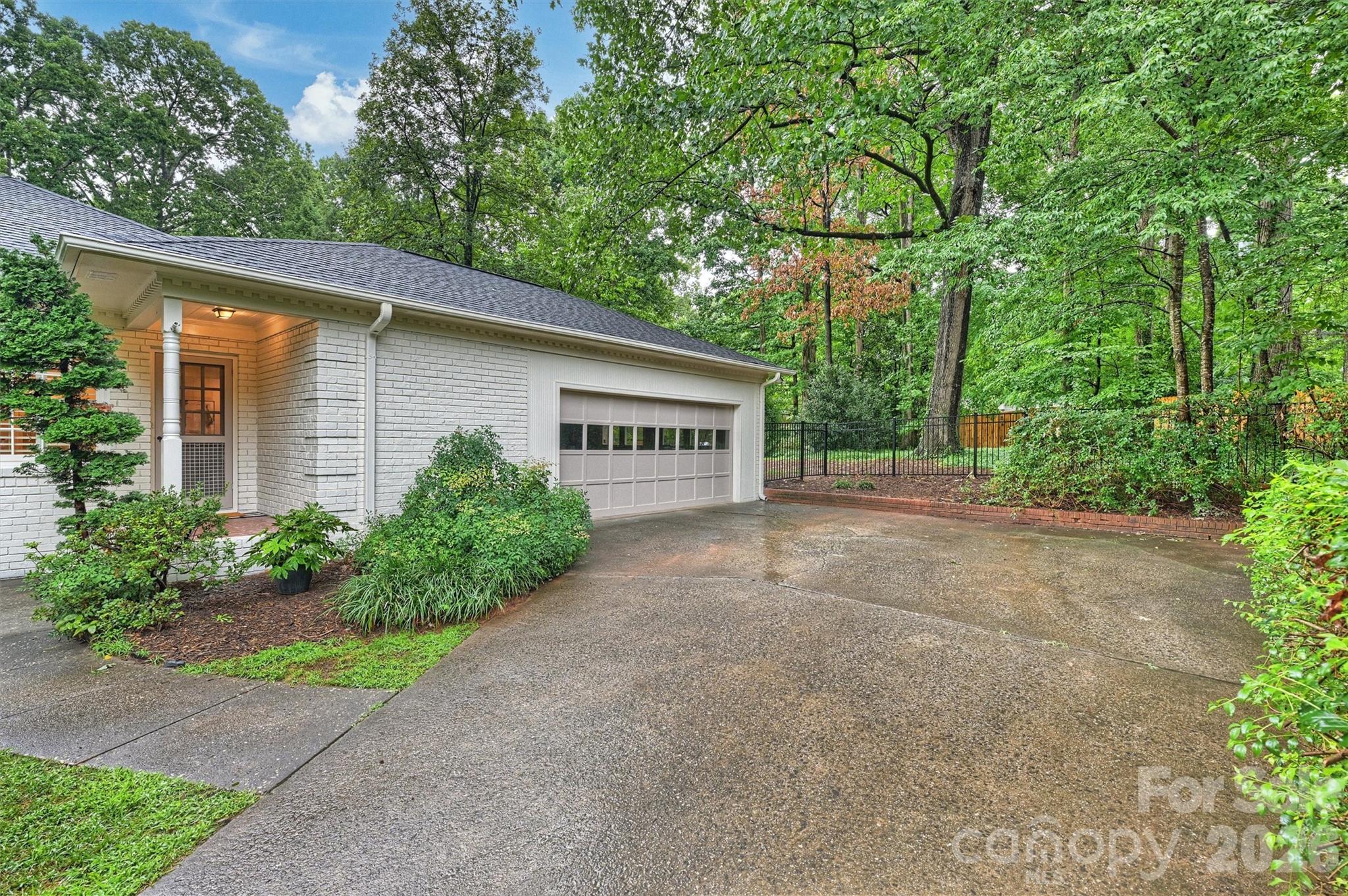 5519 Robinhood Road — Charlotte