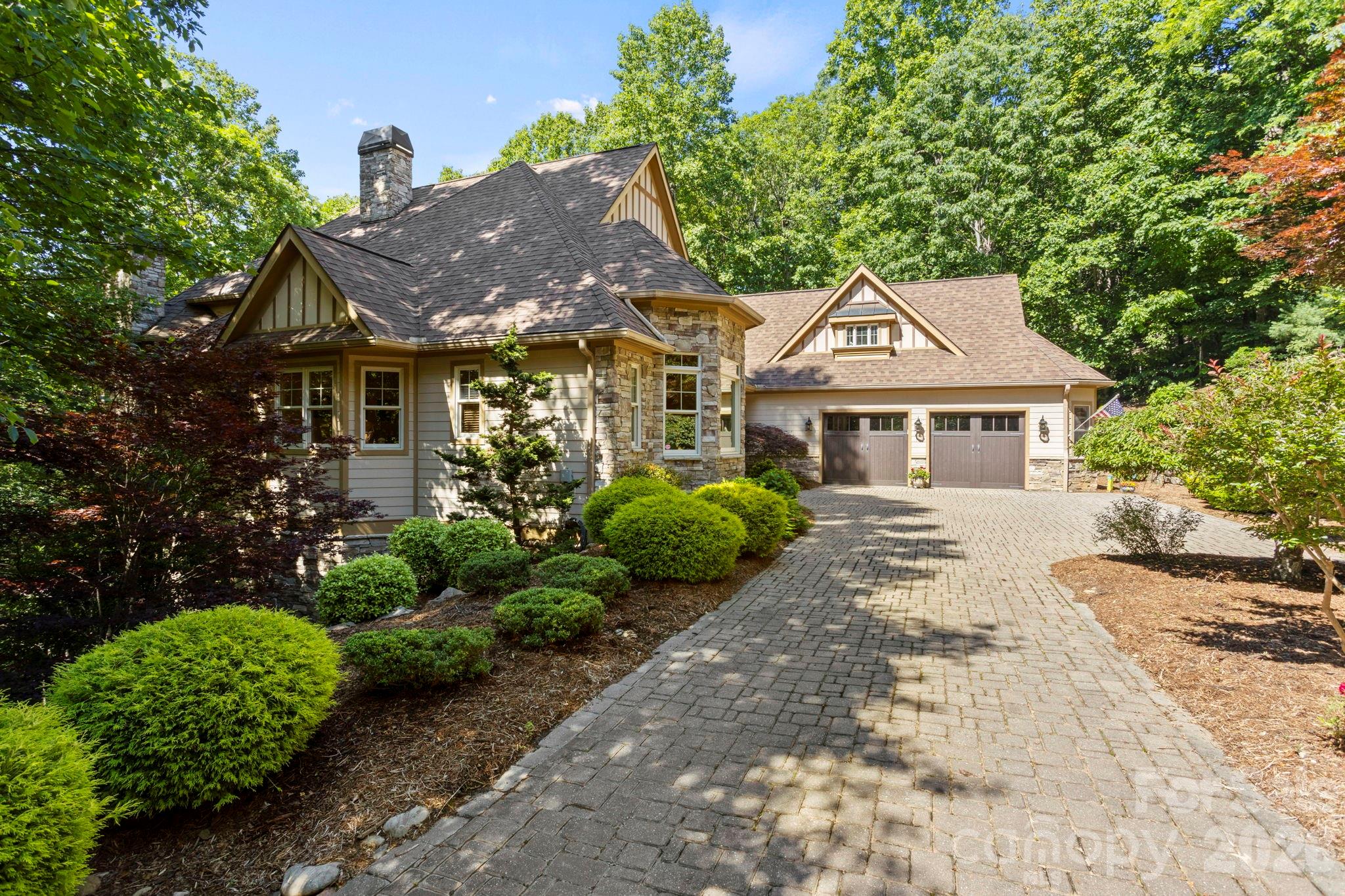 132 Pinnacle Peak Lane — Flat Rock