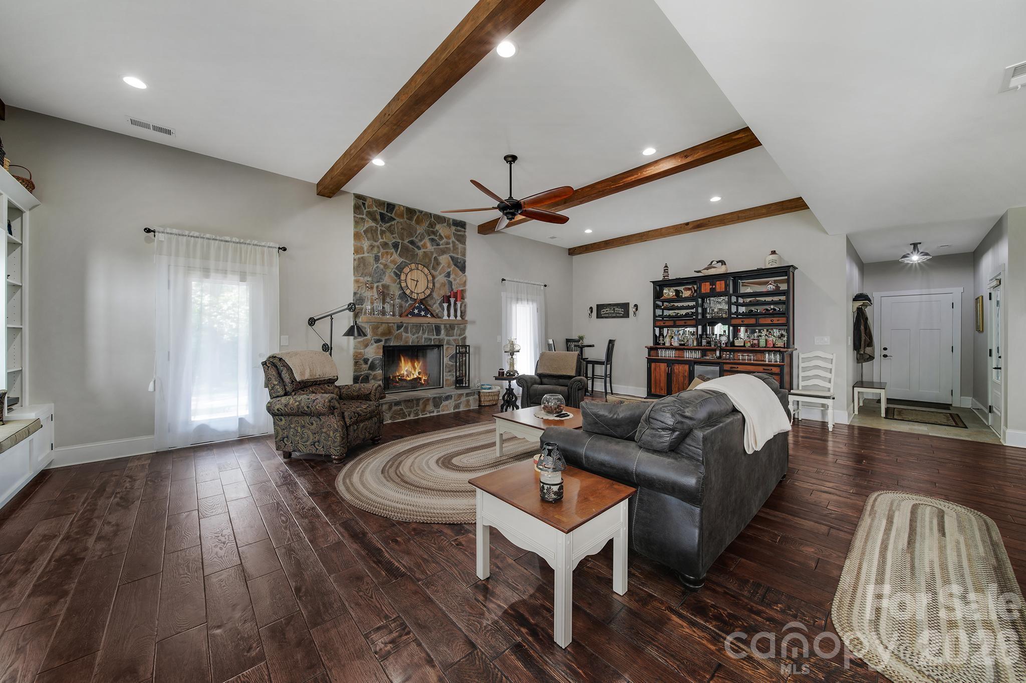 880 Shiloh Unity Road — Lancaster