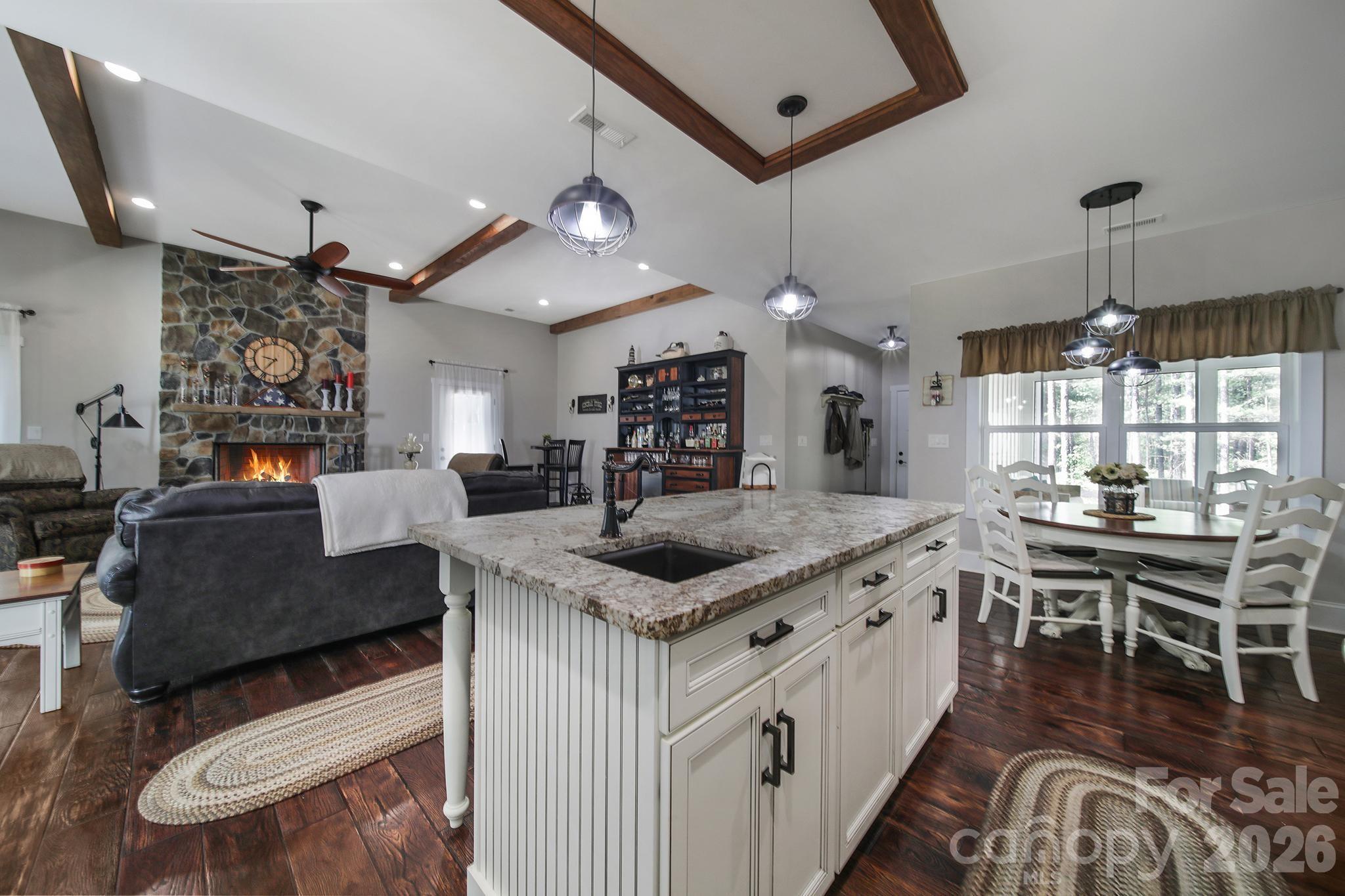 880 Shiloh Unity Road — Lancaster