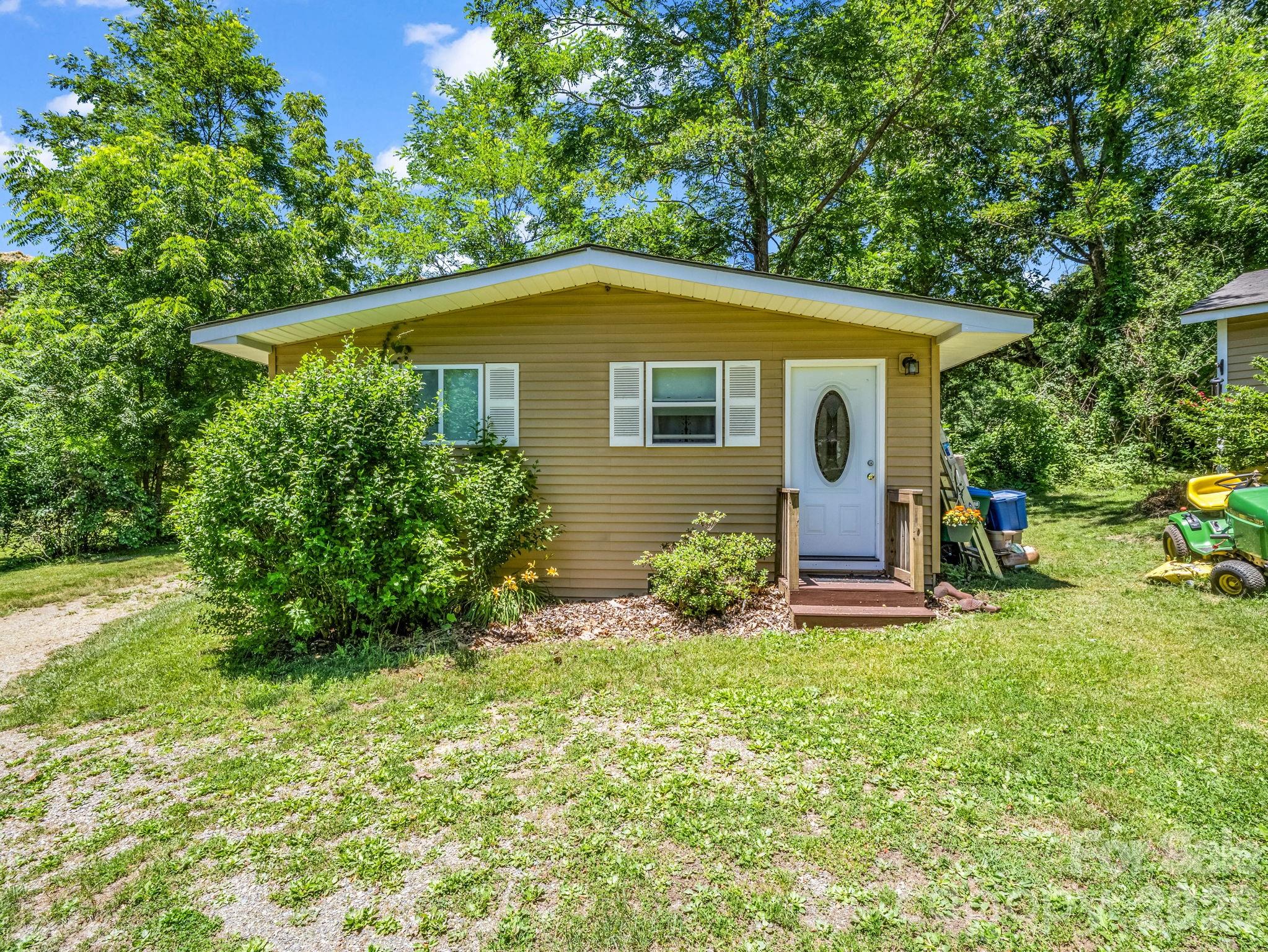 11 Charlie Hill Memorial Drive — Fairview