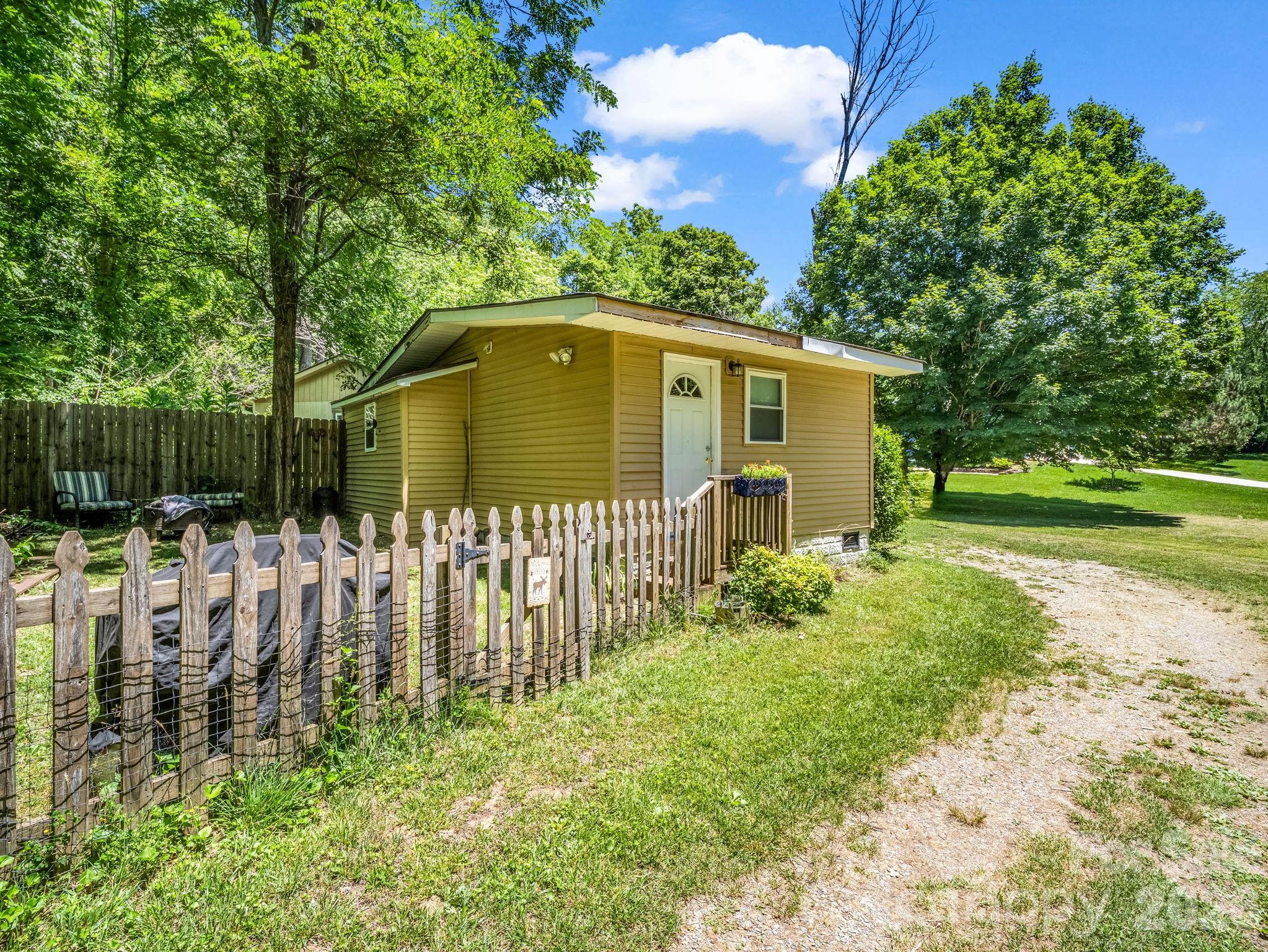 11 Charlie Hill Memorial Drive — Fairview