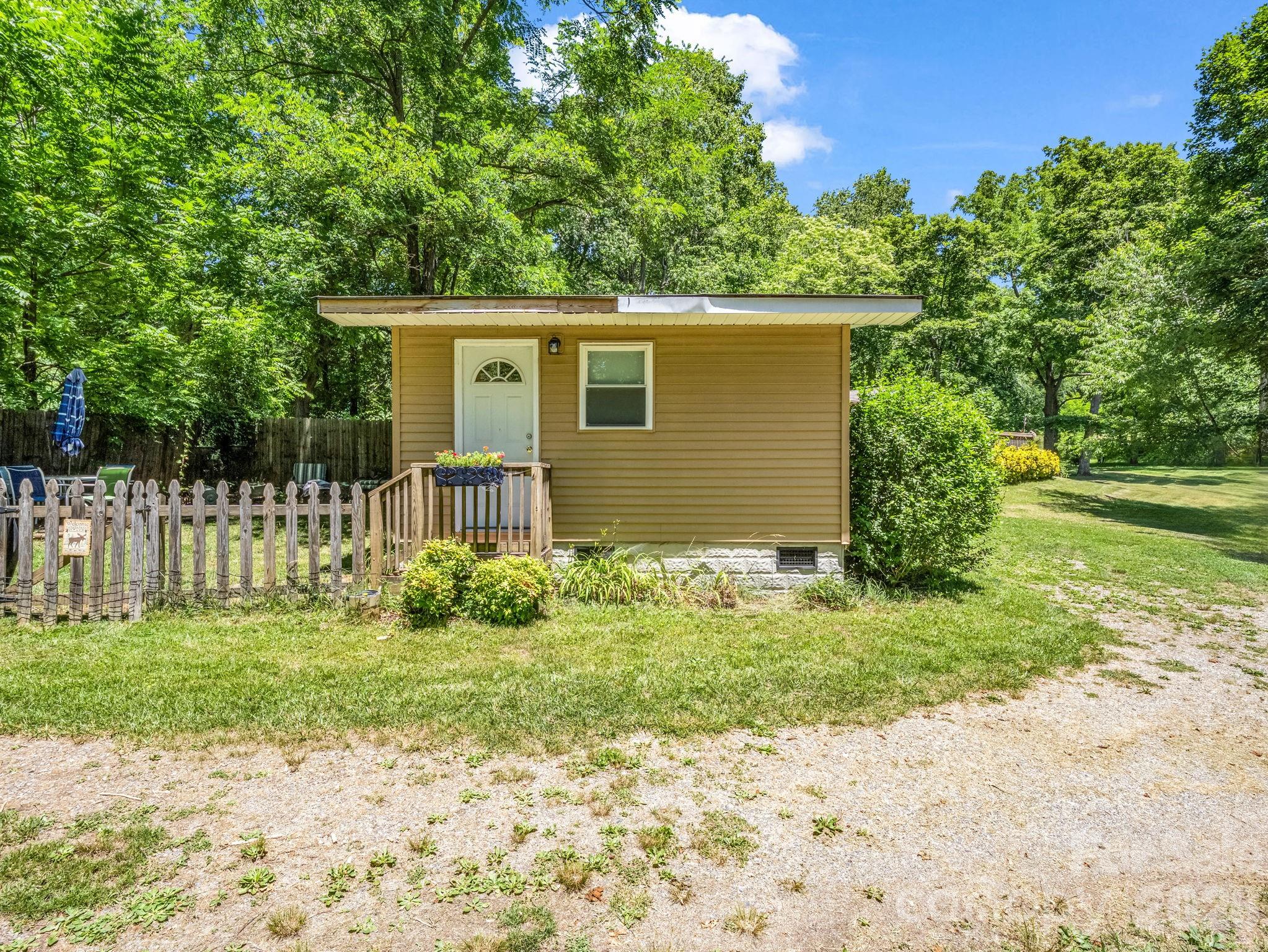 11 Charlie Hill Memorial Drive — Fairview
