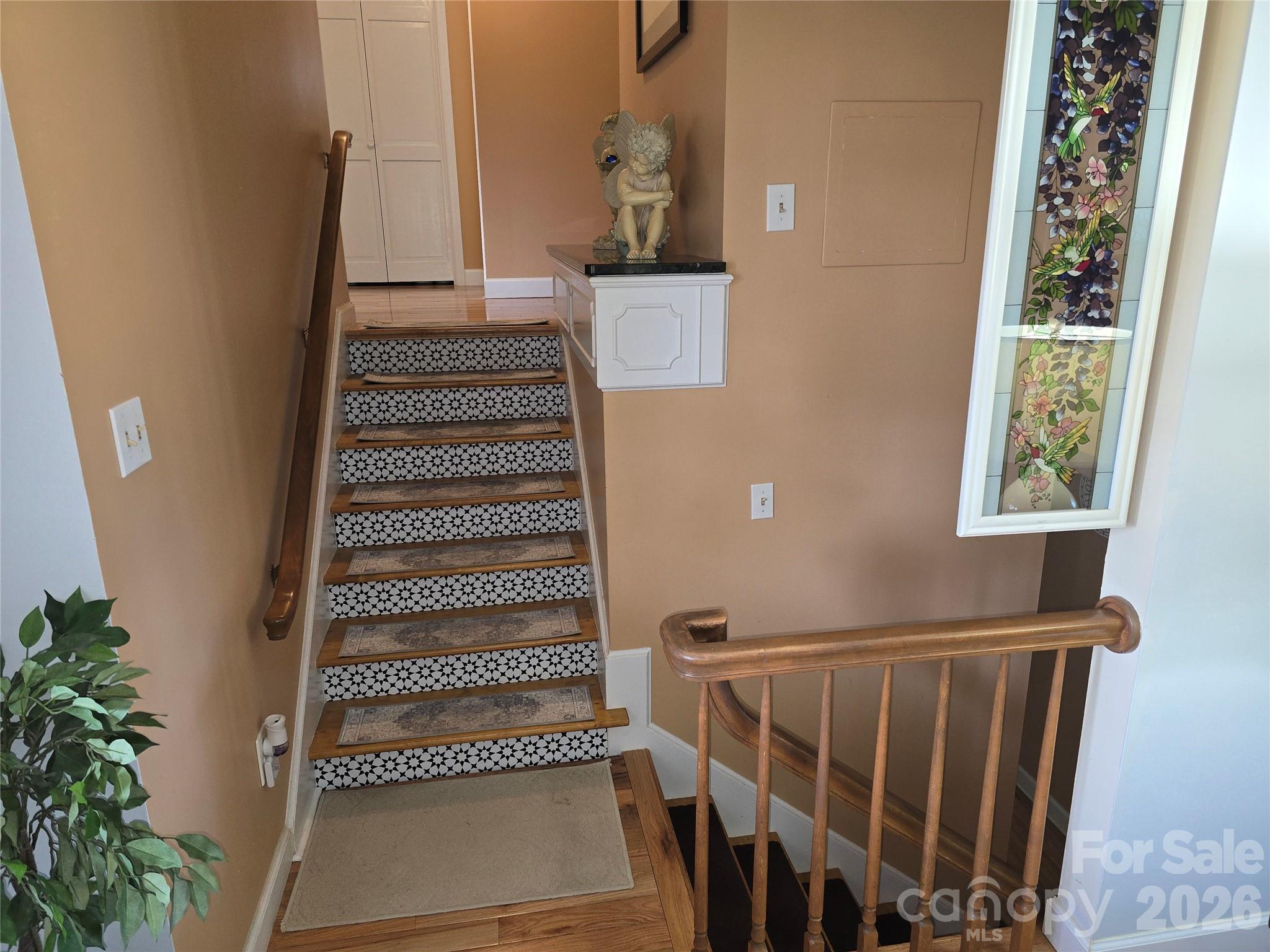 5760 Valley Field Road — Hickory