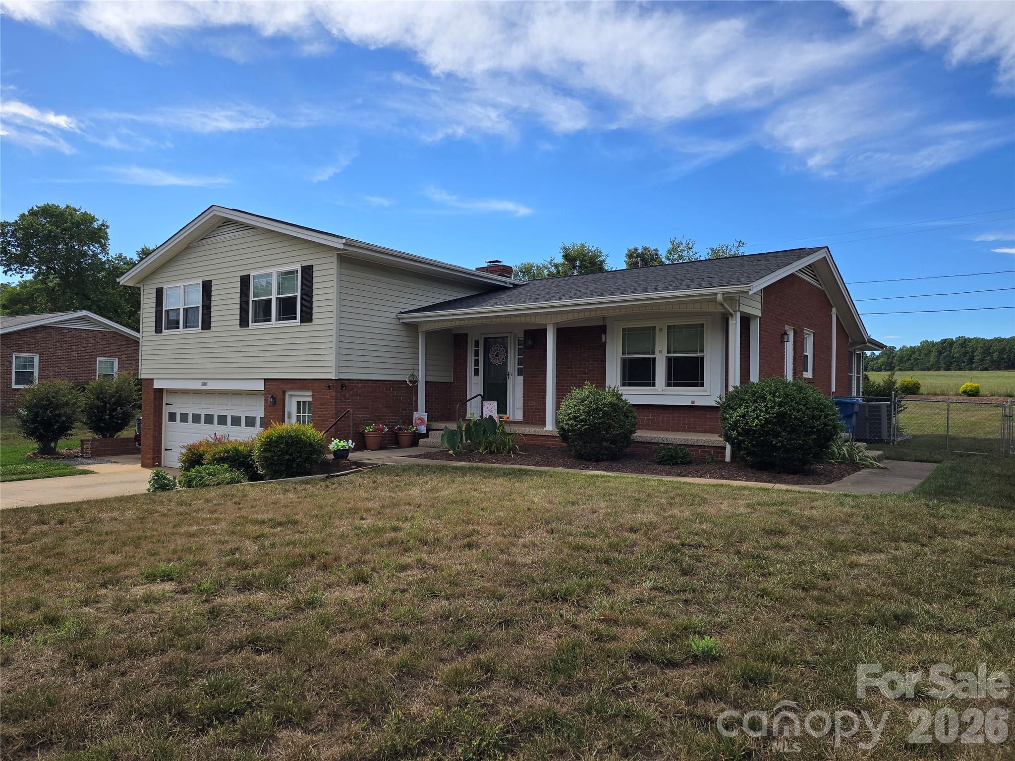 5760 Valley Field Road — Hickory