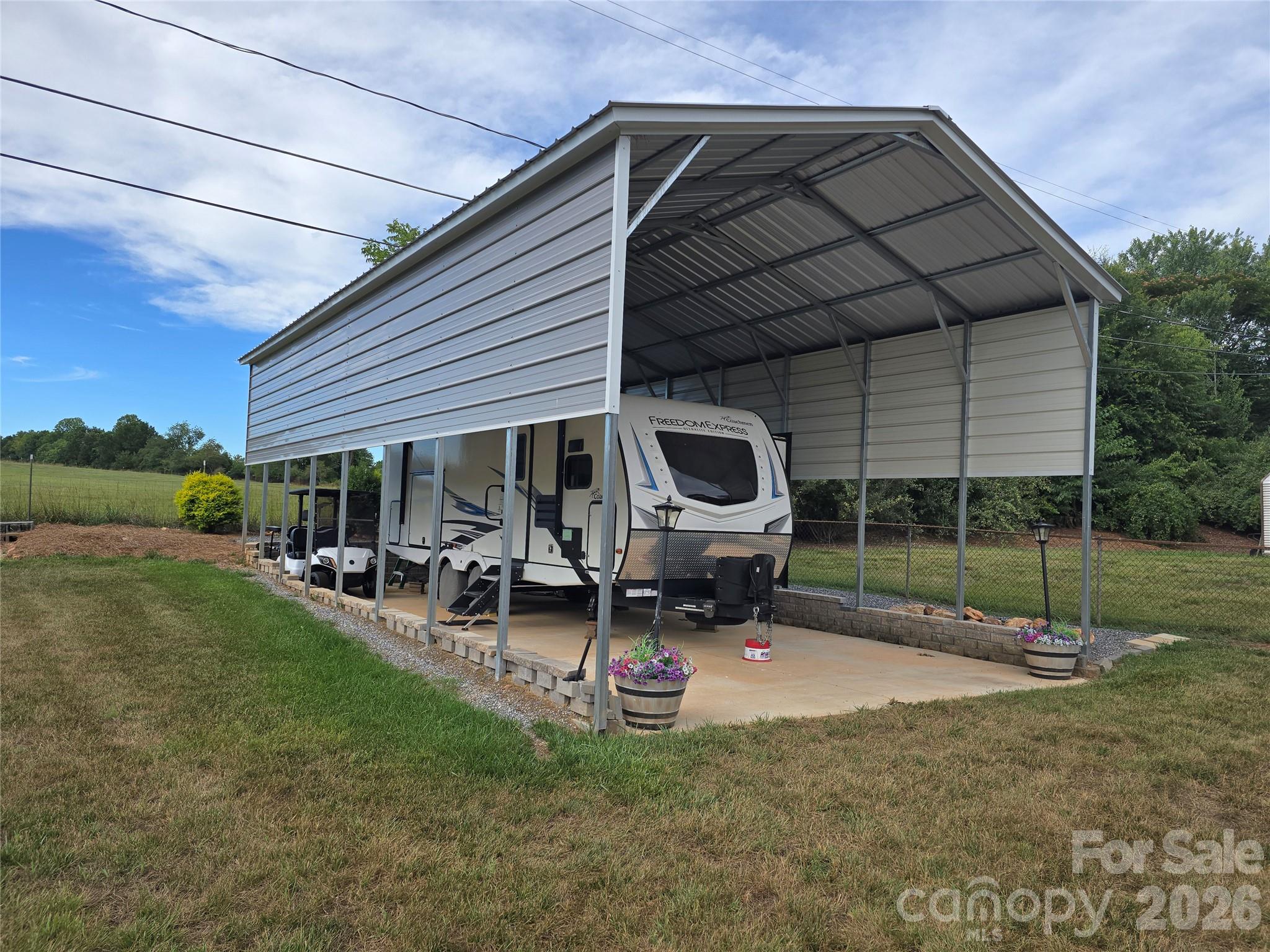 5760 Valley Field Road — Hickory
