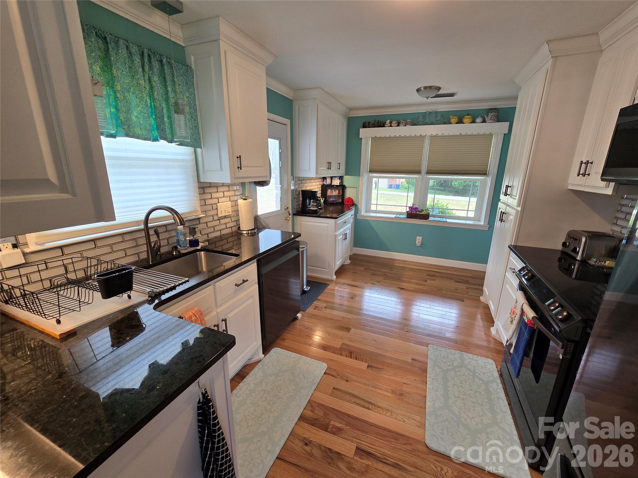 5760 Valley Field Road — Hickory