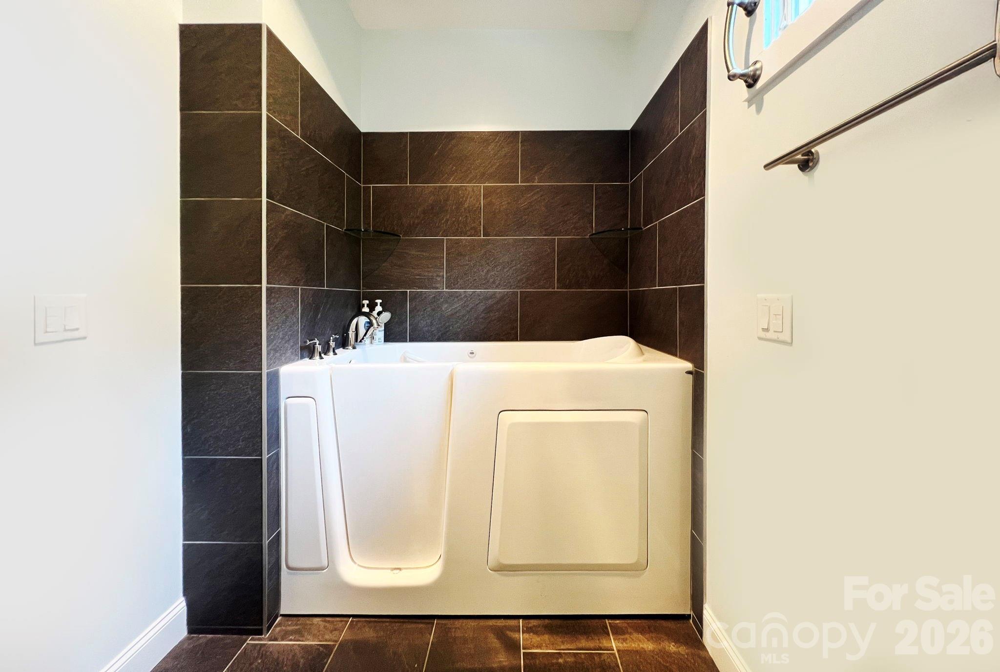 406 Kessler Place — Asheville
