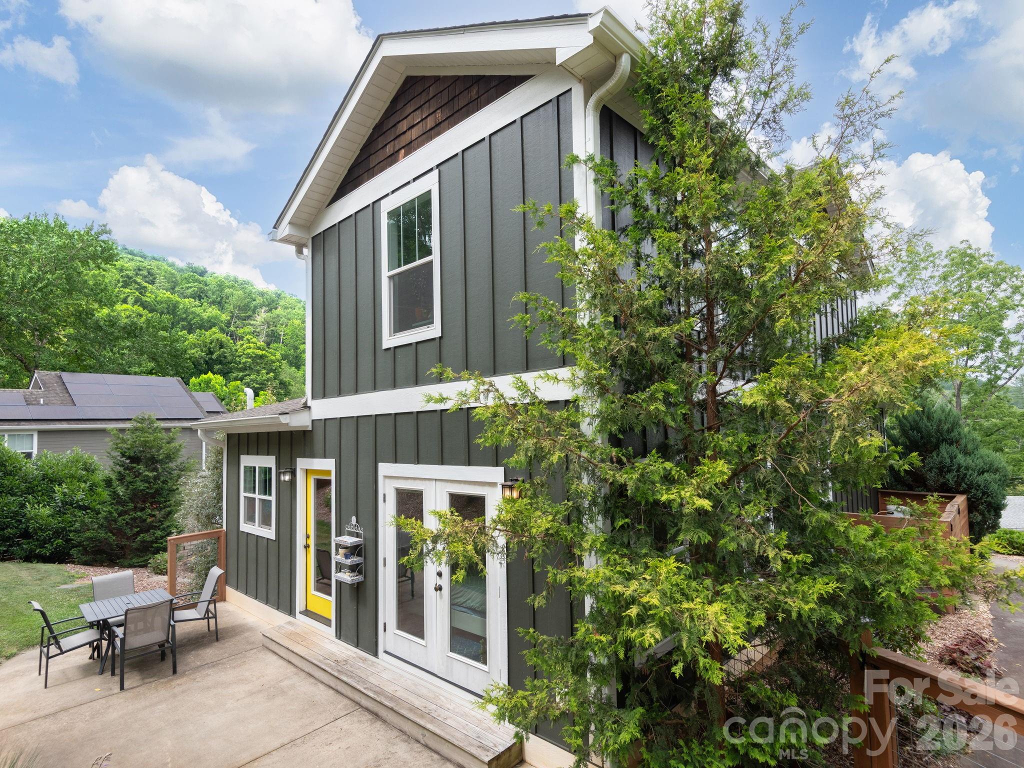 80 Bassett Road — Asheville