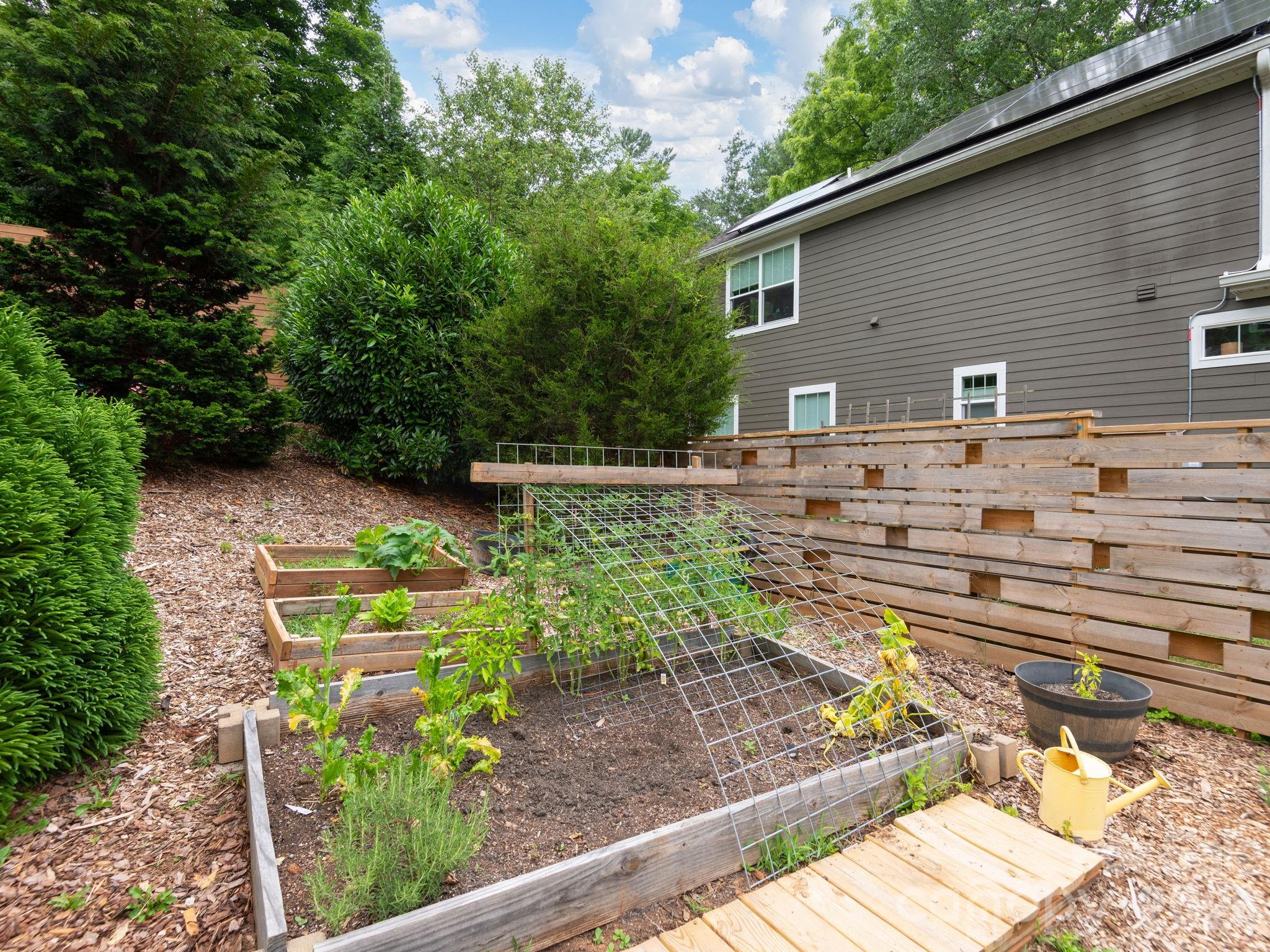 80 Bassett Road — Asheville