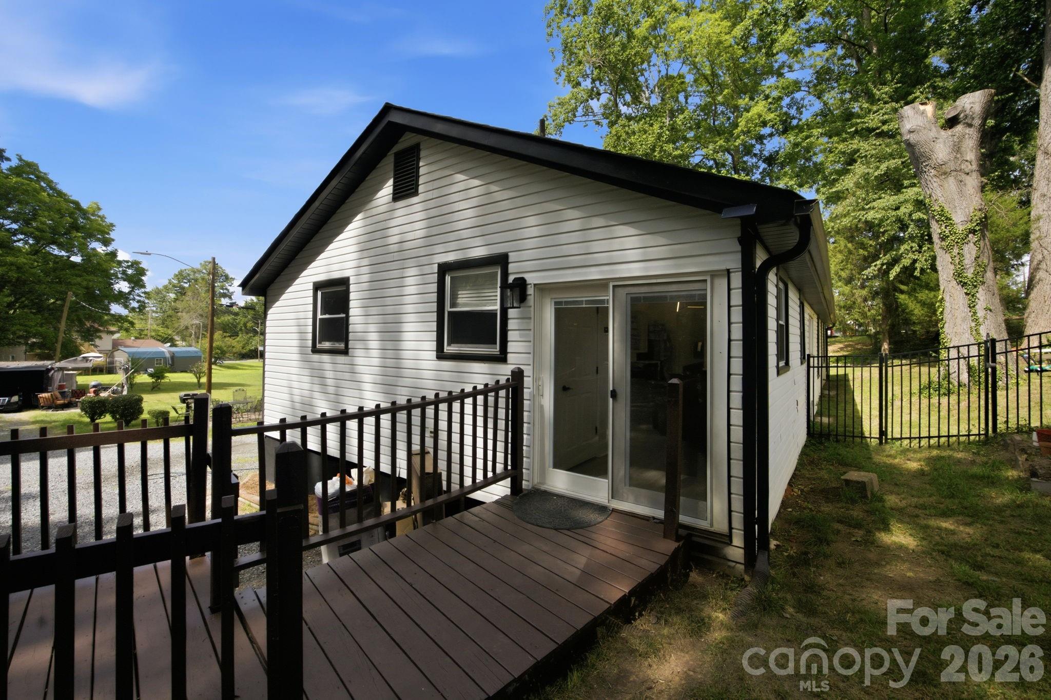 443 Brandon Street — Davidson