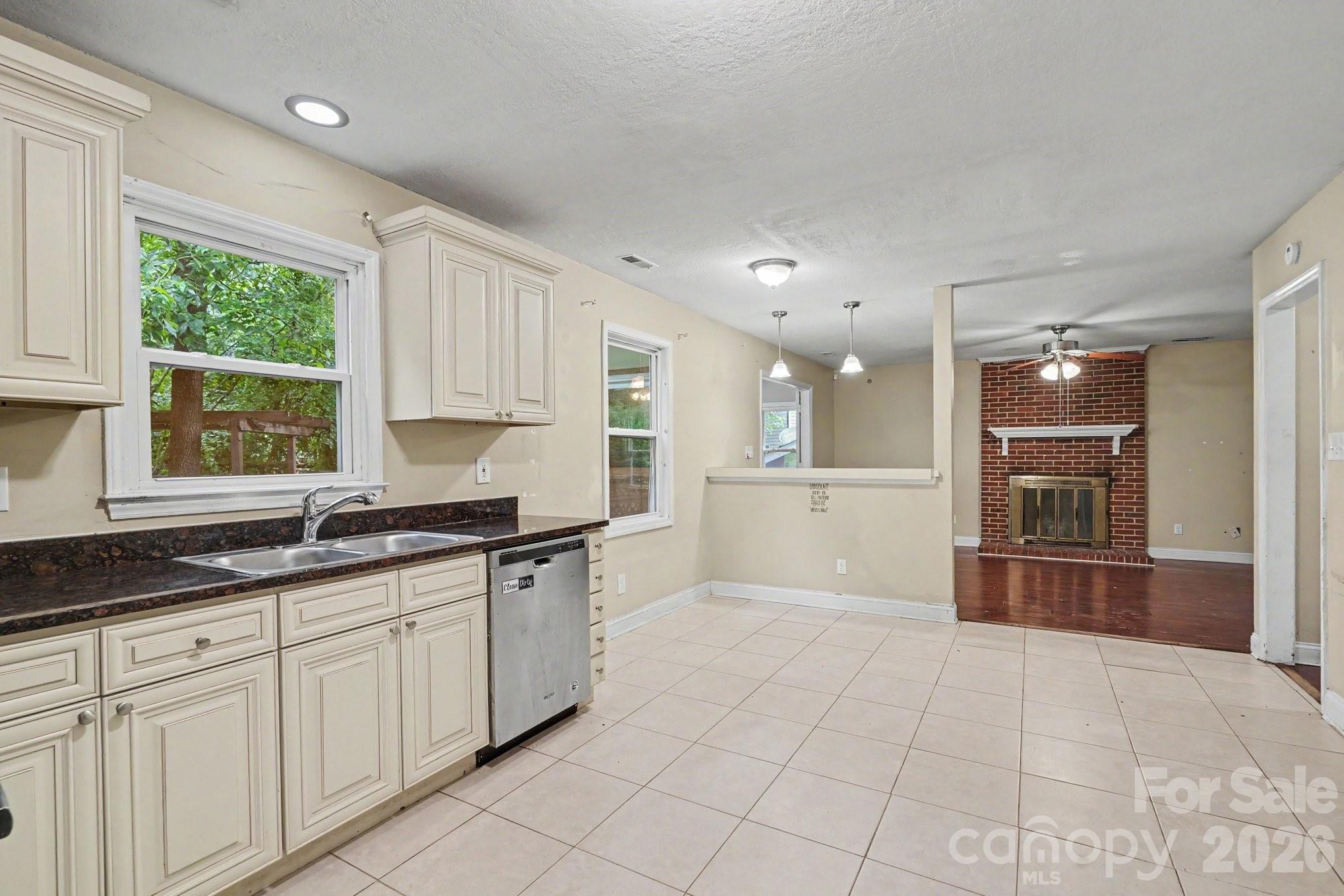 7111 Amarillo Drive — Charlotte