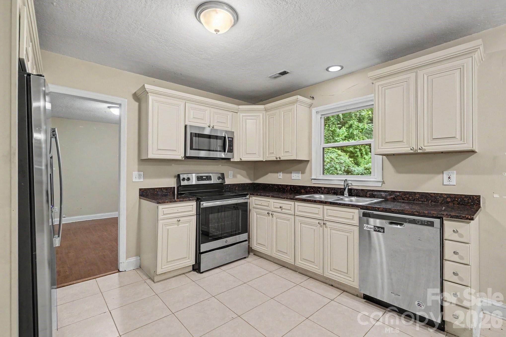 7111 Amarillo Drive — Charlotte